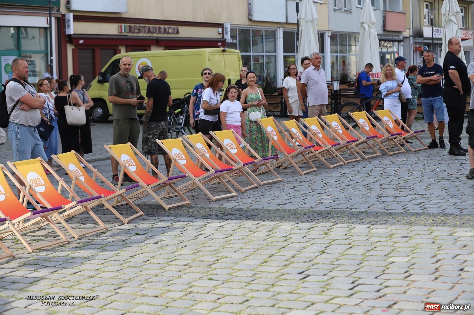 Zdjęcie w galerii na portalu naszraciborz.pl: Pytanie na Śniadanie TVP w Raciborzu. Na Rynku, na zamku, w grodzie i arboretum [FOTO] wiadomości z regionu