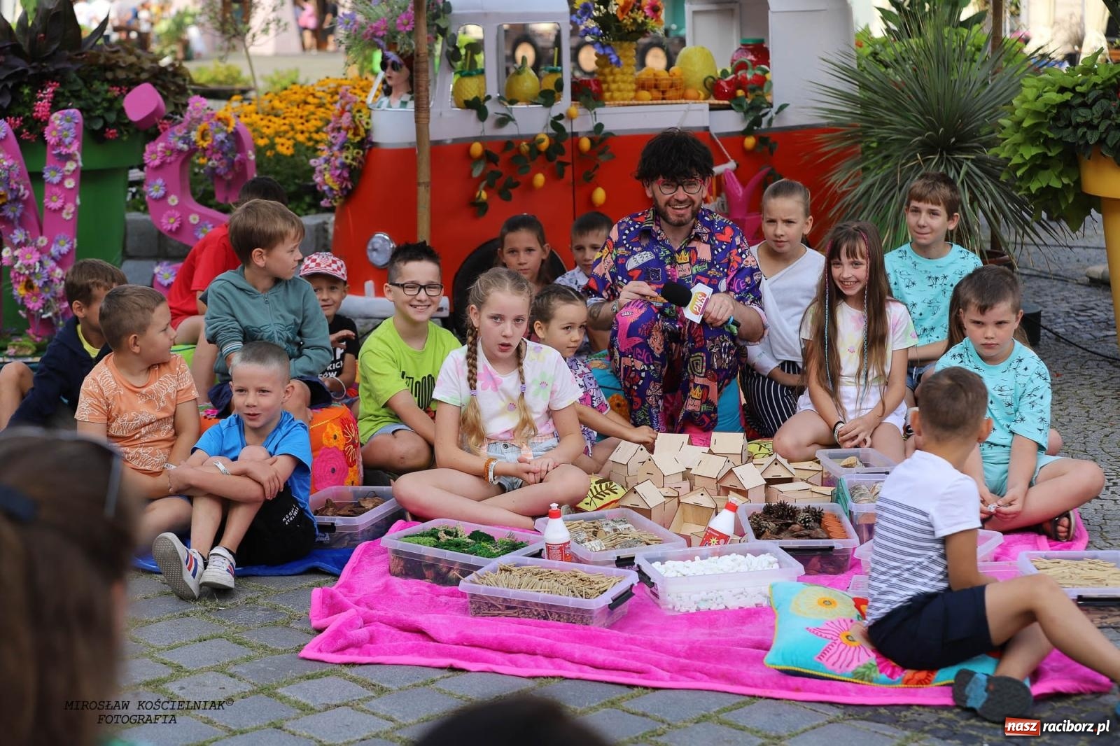 Zdjęcie w galerii na portalu naszraciborz.pl: Pytanie na Śniadanie TVP w Raciborzu. Na Rynku, na zamku, w grodzie i arboretum [FOTO] wiadomości z regionu