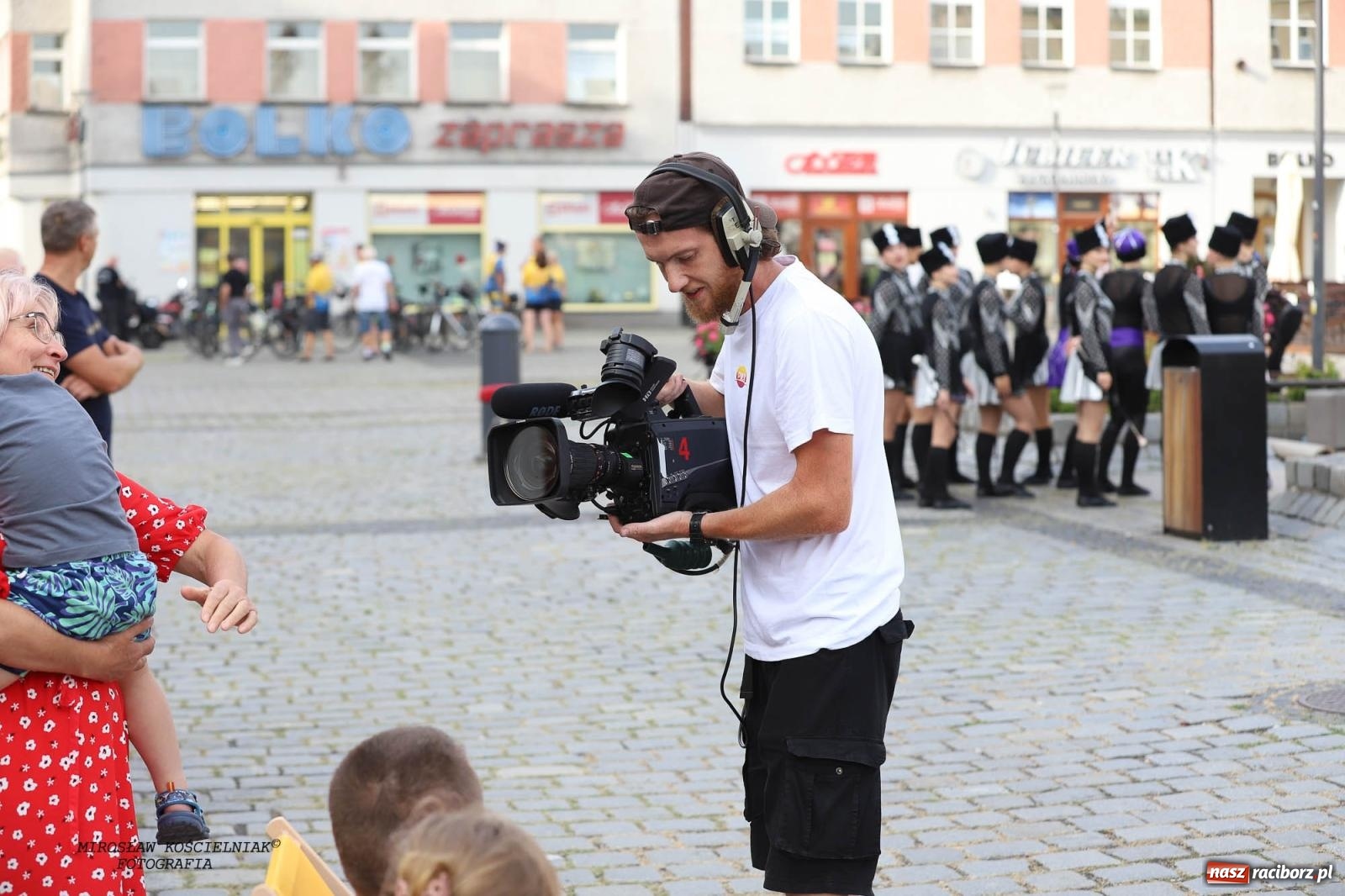 Zdjęcie w galerii na portalu naszraciborz.pl: Pytanie na Śniadanie TVP w Raciborzu. Na Rynku, na zamku, w grodzie i arboretum [FOTO] wiadomości z regionu