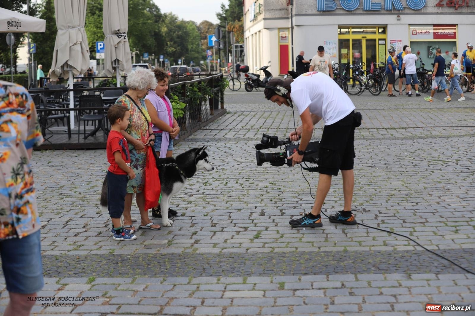 Zdjęcie w galerii na portalu naszraciborz.pl: Pytanie na Śniadanie TVP w Raciborzu. Na Rynku, na zamku, w grodzie i arboretum [FOTO] wiadomości z regionu