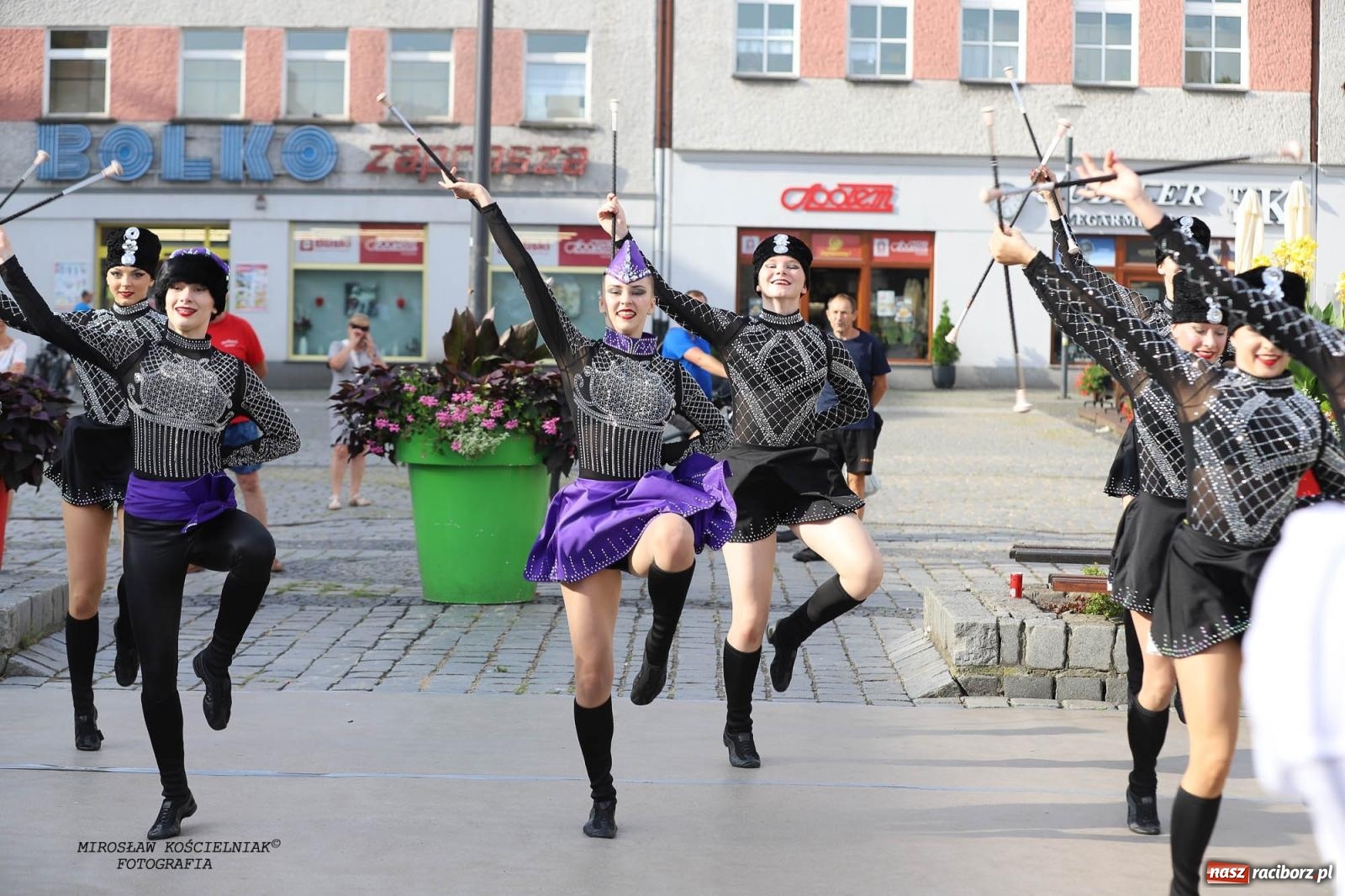 Zdjęcie w galerii na portalu naszraciborz.pl: Pytanie na Śniadanie TVP w Raciborzu. Na Rynku, na zamku, w grodzie i arboretum [FOTO] wiadomości z regionu