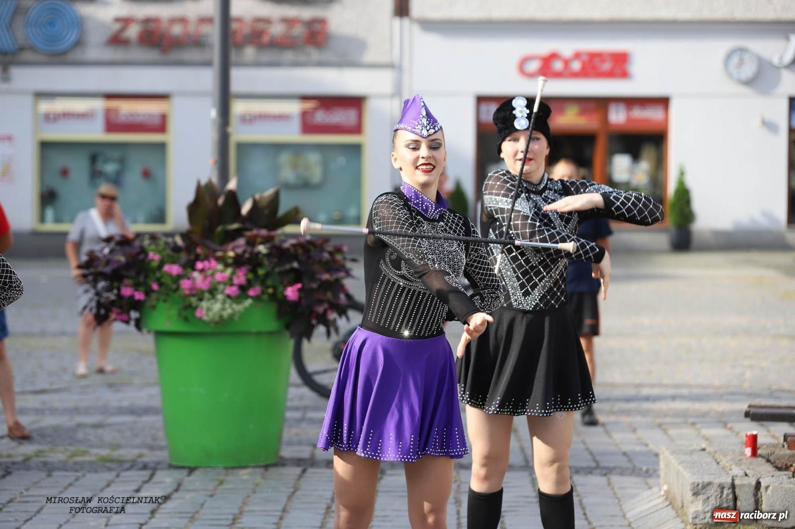 Zdjęcie w galerii na portalu naszraciborz.pl: Pytanie na Śniadanie TVP w Raciborzu. Na Rynku, na zamku, w grodzie i arboretum [FOTO] wiadomości z regionu