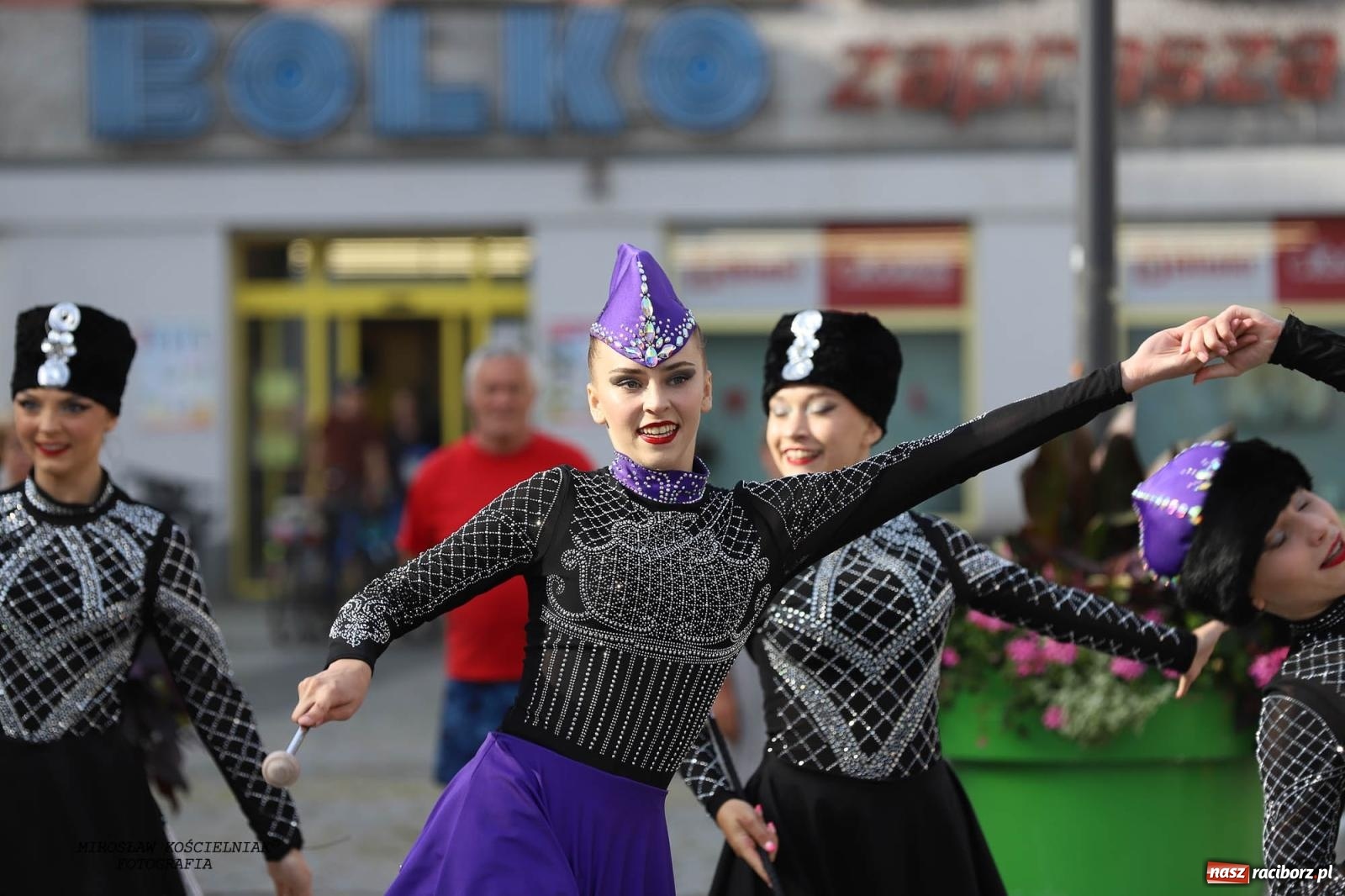 Zdjęcie w galerii na portalu naszraciborz.pl: Pytanie na Śniadanie TVP w Raciborzu. Na Rynku, na zamku, w grodzie i arboretum [FOTO] wiadomości z regionu