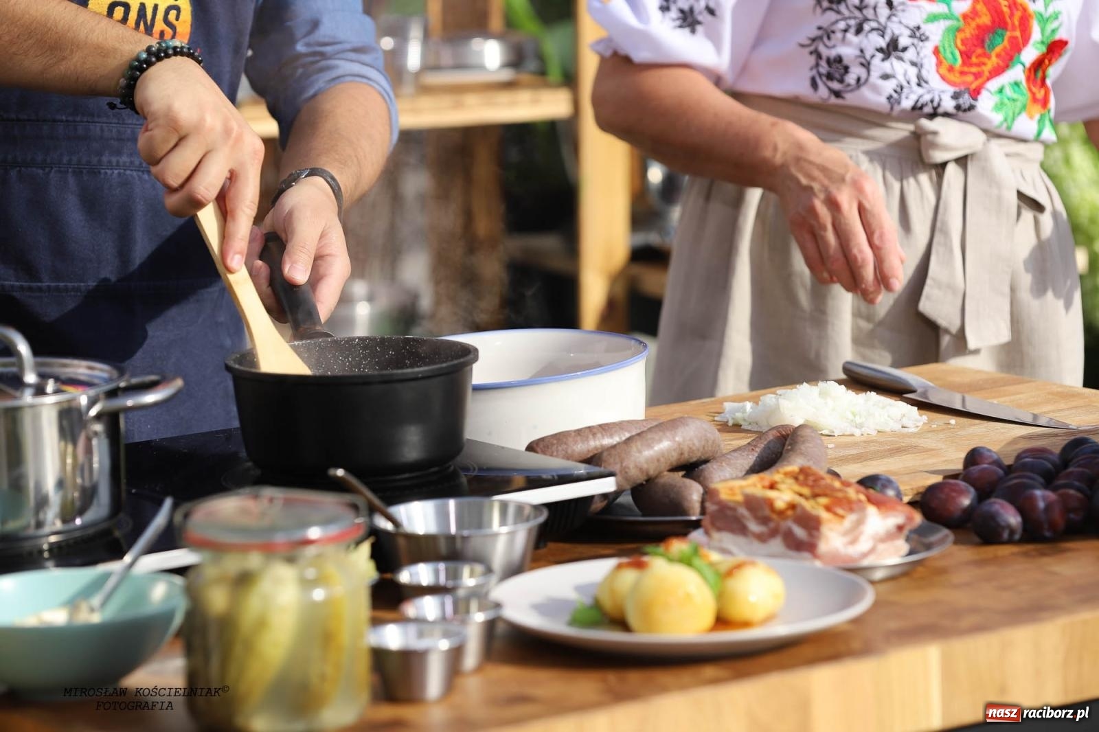 Zdjęcie w galerii na portalu naszraciborz.pl: Pytanie na Śniadanie TVP w Raciborzu. Na Rynku, na zamku, w grodzie i arboretum [FOTO] wiadomości z regionu