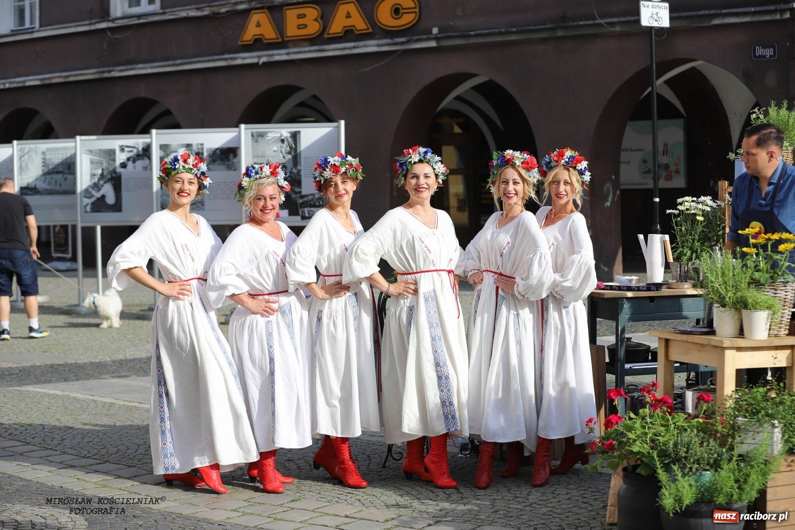 Zdjęcie w galerii na portalu naszraciborz.pl: Pytanie na Śniadanie TVP w Raciborzu. Na Rynku, na zamku, w grodzie i arboretum [FOTO] wiadomości z regionu