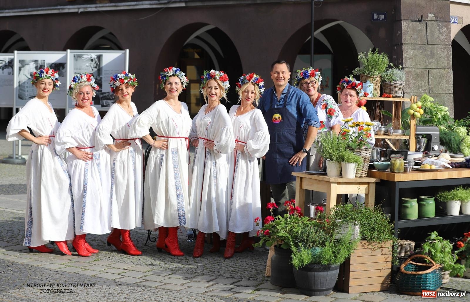 Zdjęcie w galerii na portalu naszraciborz.pl: Pytanie na Śniadanie TVP w Raciborzu. Na Rynku, na zamku, w grodzie i arboretum [FOTO] wiadomości z regionu
