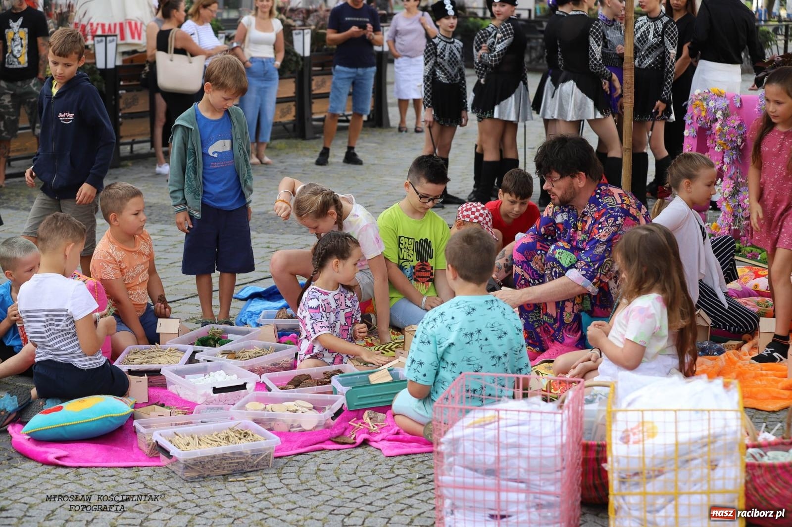Zdjęcie w galerii na portalu naszraciborz.pl: Pytanie na Śniadanie TVP w Raciborzu. Na Rynku, na zamku, w grodzie i arboretum [FOTO] wiadomości z regionu