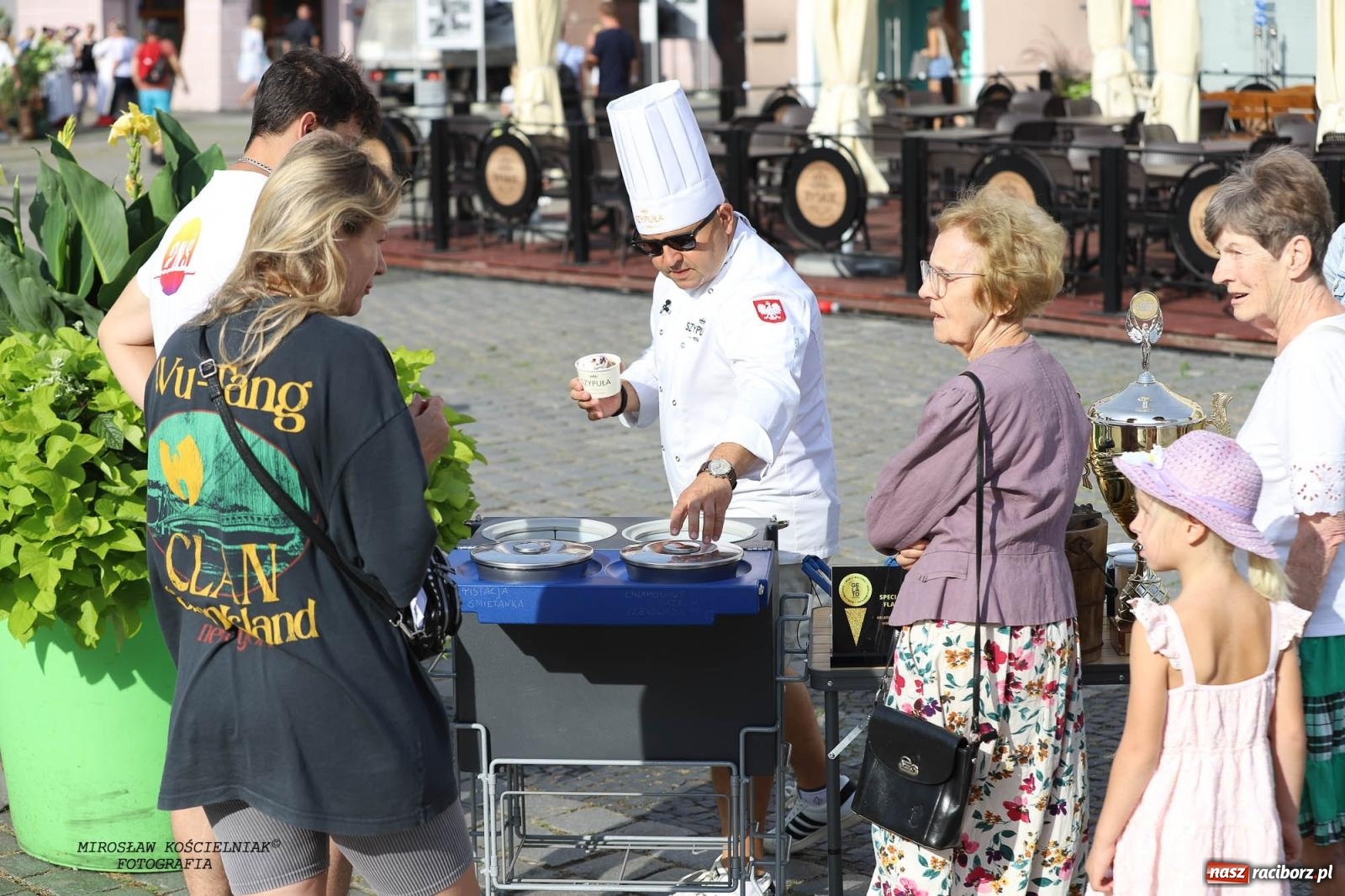Zdjęcie w galerii na portalu naszraciborz.pl: Pytanie na Śniadanie TVP w Raciborzu. Na Rynku, na zamku, w grodzie i arboretum [FOTO] wiadomości z regionu