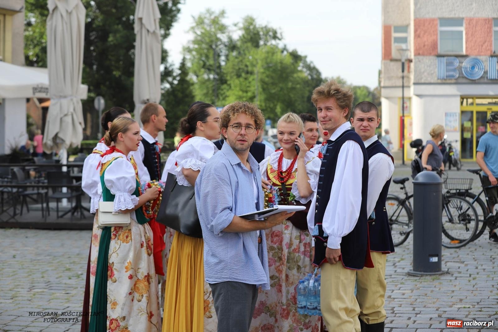 Zdjęcie w galerii na portalu naszraciborz.pl: Pytanie na Śniadanie TVP w Raciborzu. Na Rynku, na zamku, w grodzie i arboretum [FOTO] wiadomości z regionu