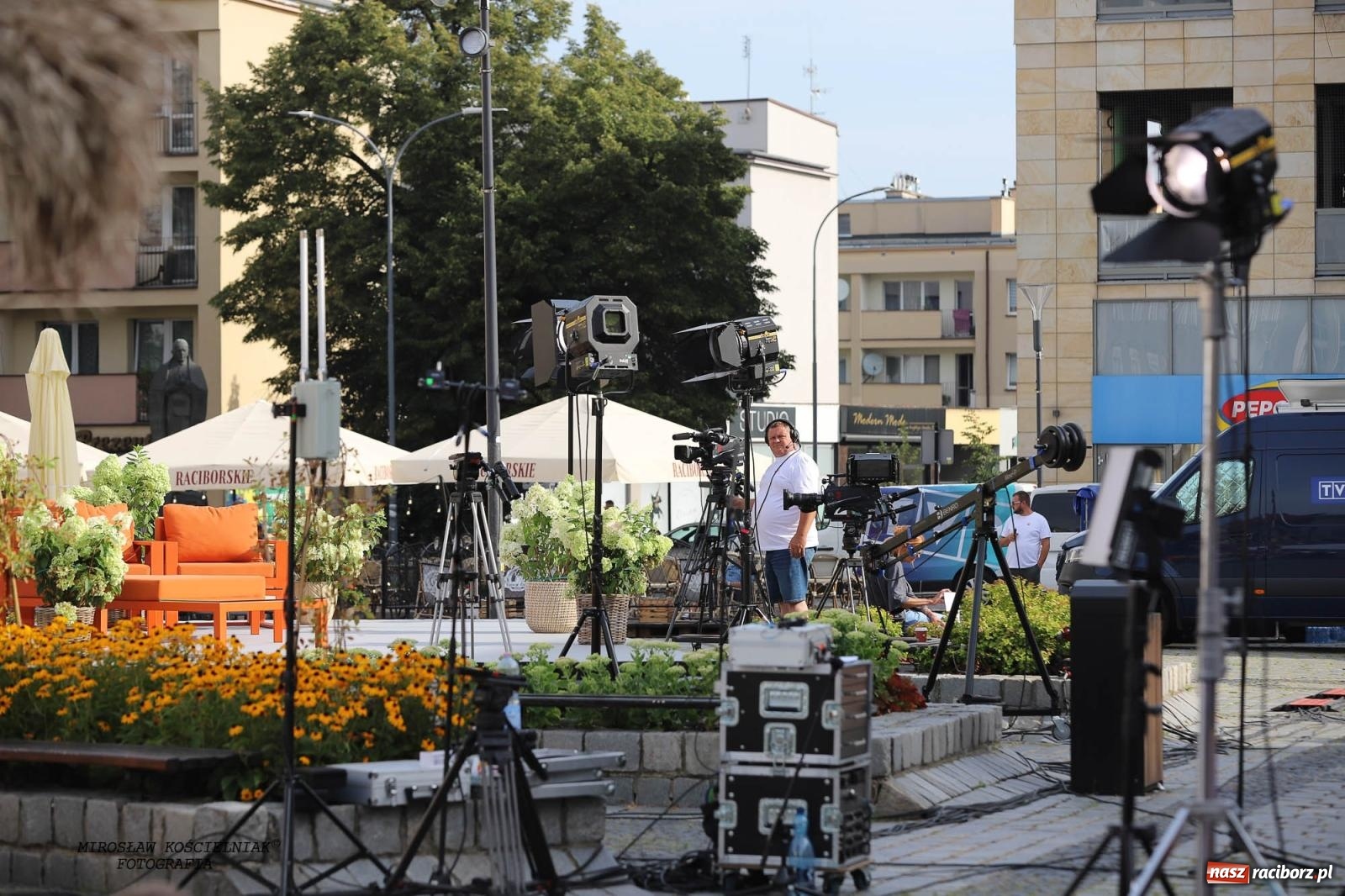 Zdjęcie w galerii na portalu naszraciborz.pl: Pytanie na Śniadanie TVP w Raciborzu. Na Rynku, na zamku, w grodzie i arboretum [FOTO] wiadomości z regionu