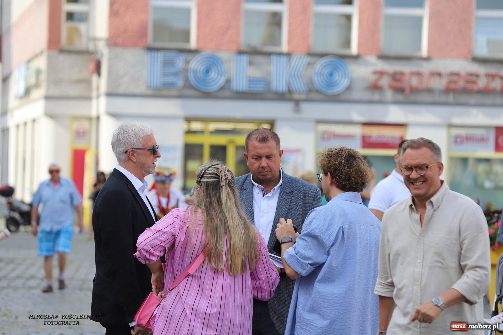 Zdjęcie w galerii na portalu naszraciborz.pl: Pytanie na Śniadanie TVP w Raciborzu. Na Rynku, na zamku, w grodzie i arboretum [FOTO] wiadomości z regionu