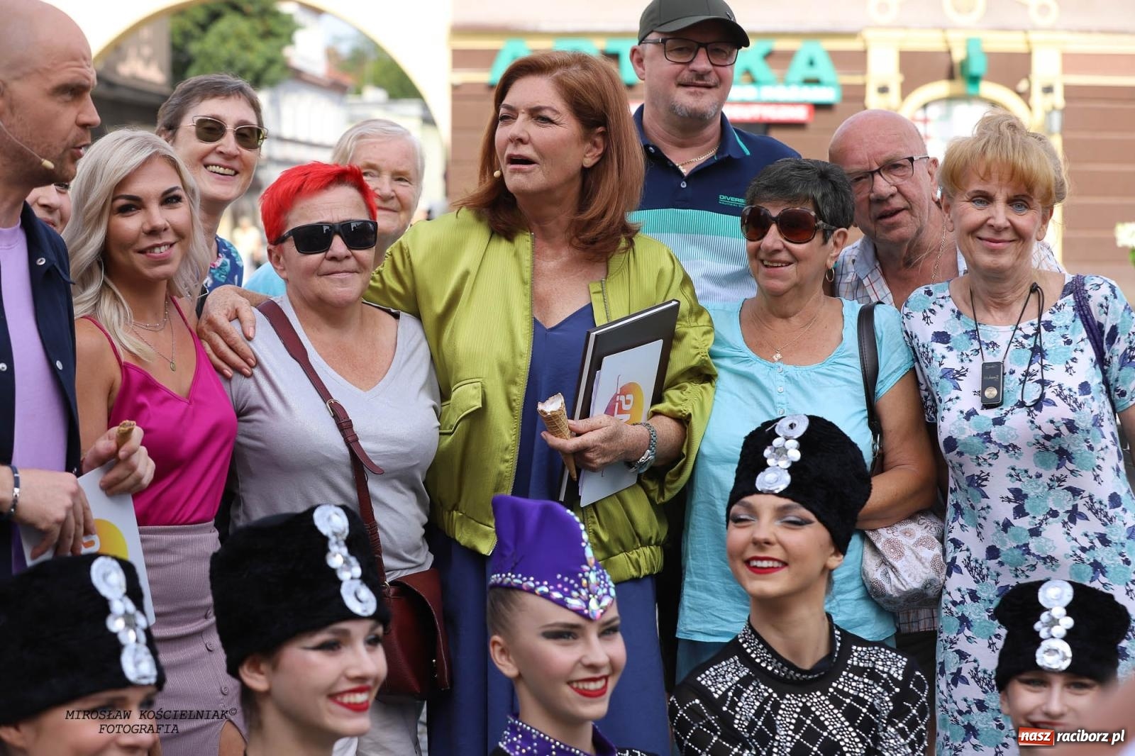 Zdjęcie w galerii na portalu naszraciborz.pl: Pytanie na Śniadanie TVP w Raciborzu. Na Rynku, na zamku, w grodzie i arboretum [FOTO] wiadomości z regionu