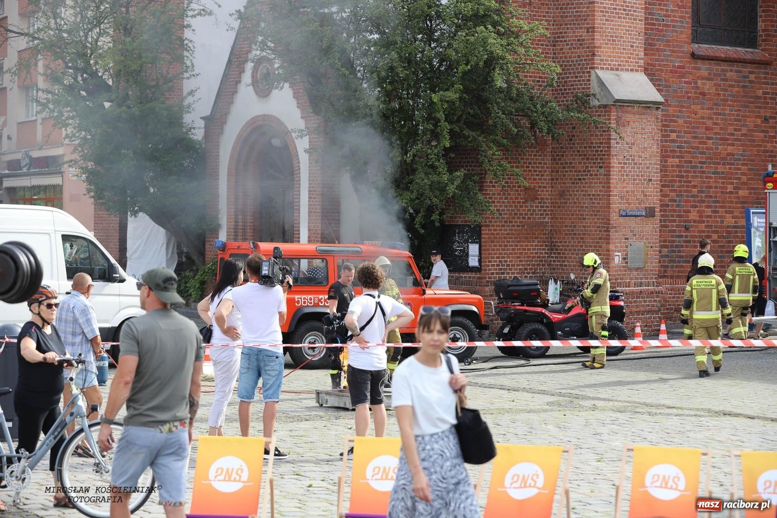 Zdjęcie w galerii na portalu naszraciborz.pl: Pytanie na Śniadanie TVP w Raciborzu. Na Rynku, na zamku, w grodzie i arboretum [FOTO] wiadomości z regionu