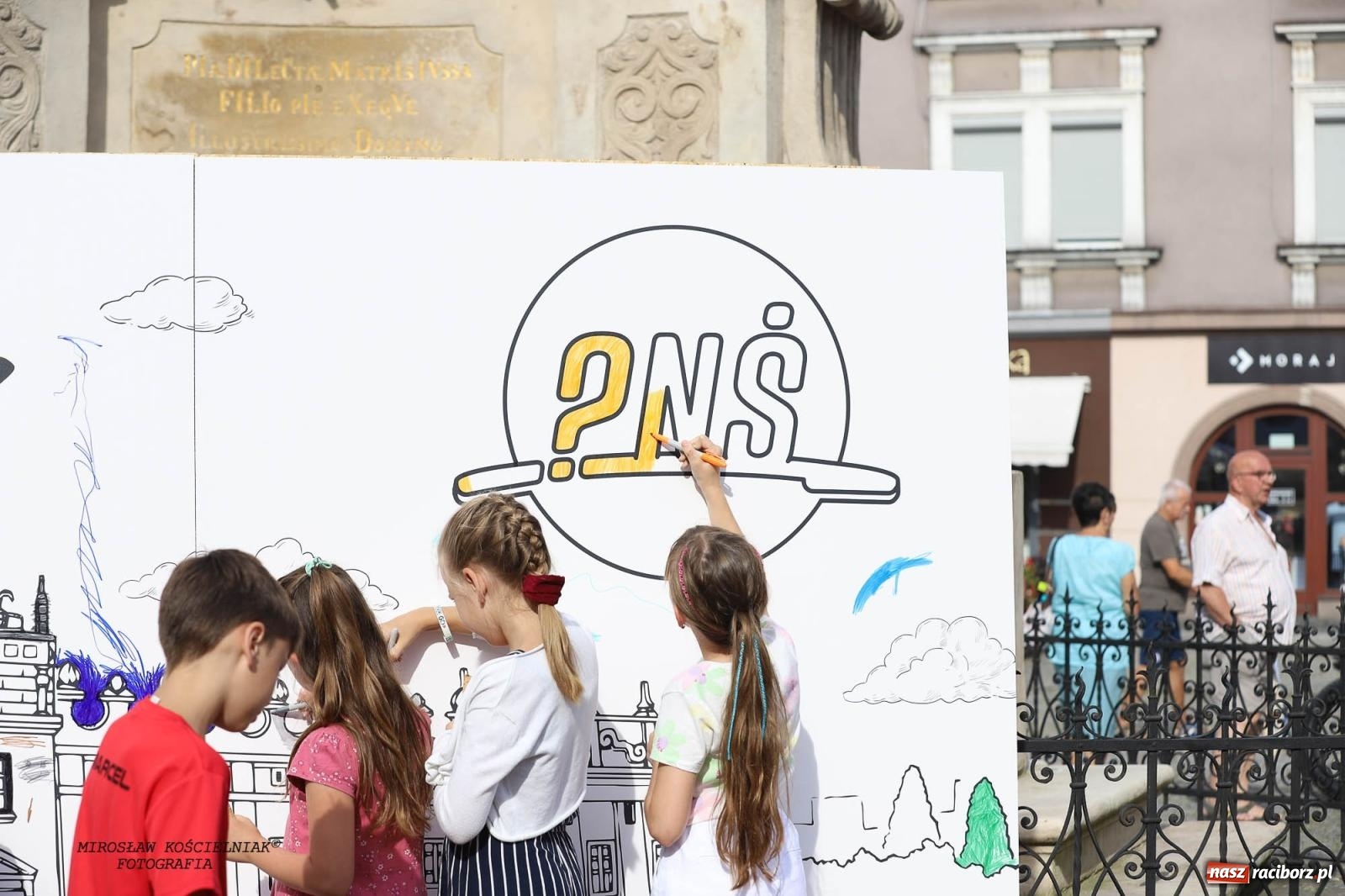 Zdjęcie w galerii na portalu naszraciborz.pl: Pytanie na Śniadanie TVP w Raciborzu. Na Rynku, na zamku, w grodzie i arboretum [FOTO] wiadomości z regionu