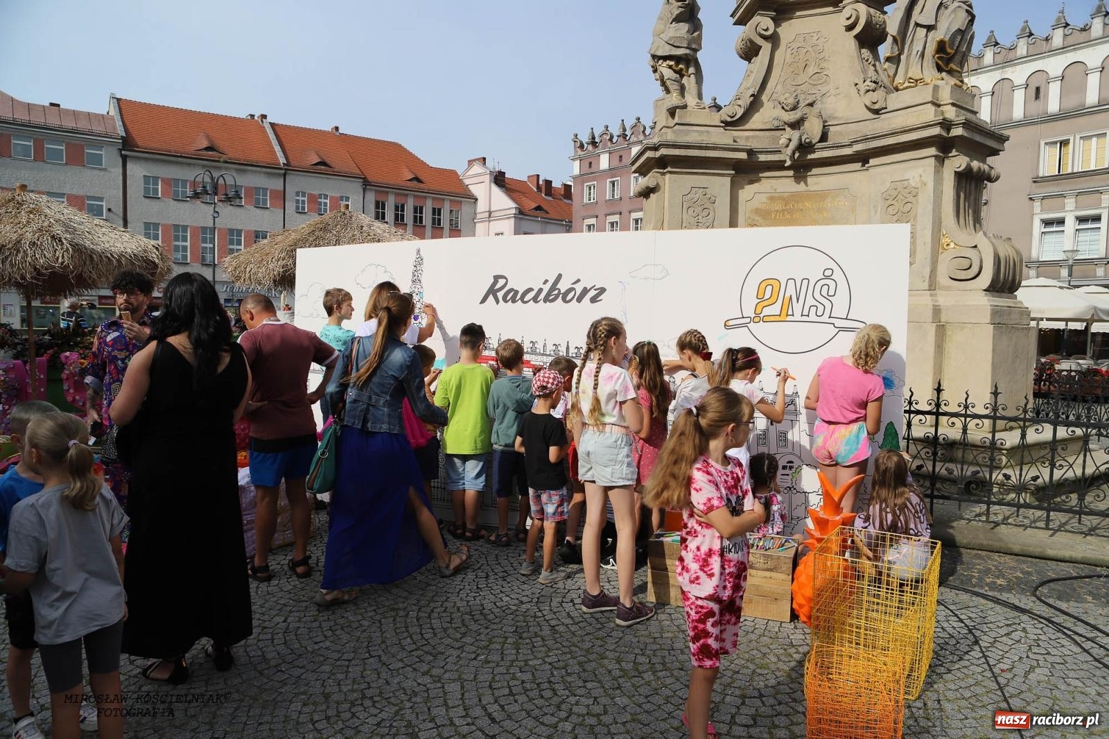 Zdjęcie w galerii na portalu naszraciborz.pl: Pytanie na Śniadanie TVP w Raciborzu. Na Rynku, na zamku, w grodzie i arboretum [FOTO] wiadomości z regionu