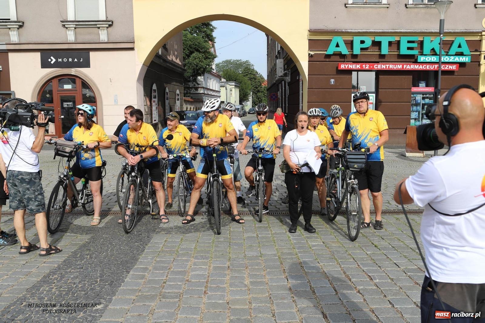 Zdjęcie w galerii na portalu naszraciborz.pl: Pytanie na Śniadanie TVP w Raciborzu. Na Rynku, na zamku, w grodzie i arboretum [FOTO] wiadomości z regionu
