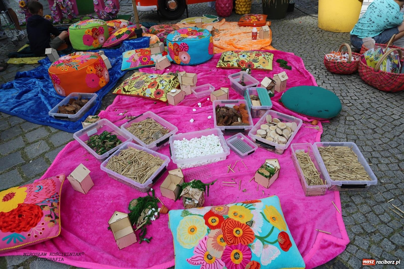 Zdjęcie w galerii na portalu naszraciborz.pl: Pytanie na Śniadanie TVP w Raciborzu. Na Rynku, na zamku, w grodzie i arboretum [FOTO] wiadomości z regionu