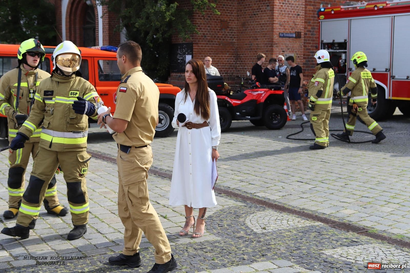 Zdjęcie w galerii na portalu naszraciborz.pl: Pytanie na Śniadanie TVP w Raciborzu. Na Rynku, na zamku, w grodzie i arboretum [FOTO] wiadomości z regionu
