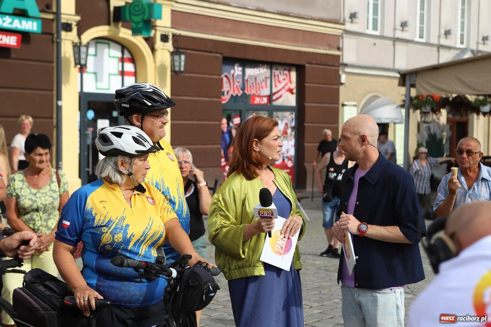 Zdjęcie w galerii na portalu naszraciborz.pl: Pytanie na Śniadanie TVP w Raciborzu. Na Rynku, na zamku, w grodzie i arboretum [FOTO] wiadomości z regionu
