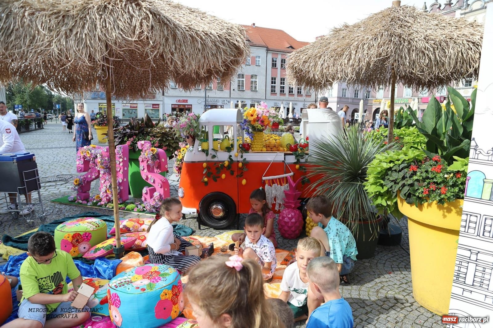 Zdjęcie w galerii na portalu naszraciborz.pl: Pytanie na Śniadanie TVP w Raciborzu. Na Rynku, na zamku, w grodzie i arboretum [FOTO] wiadomości z regionu