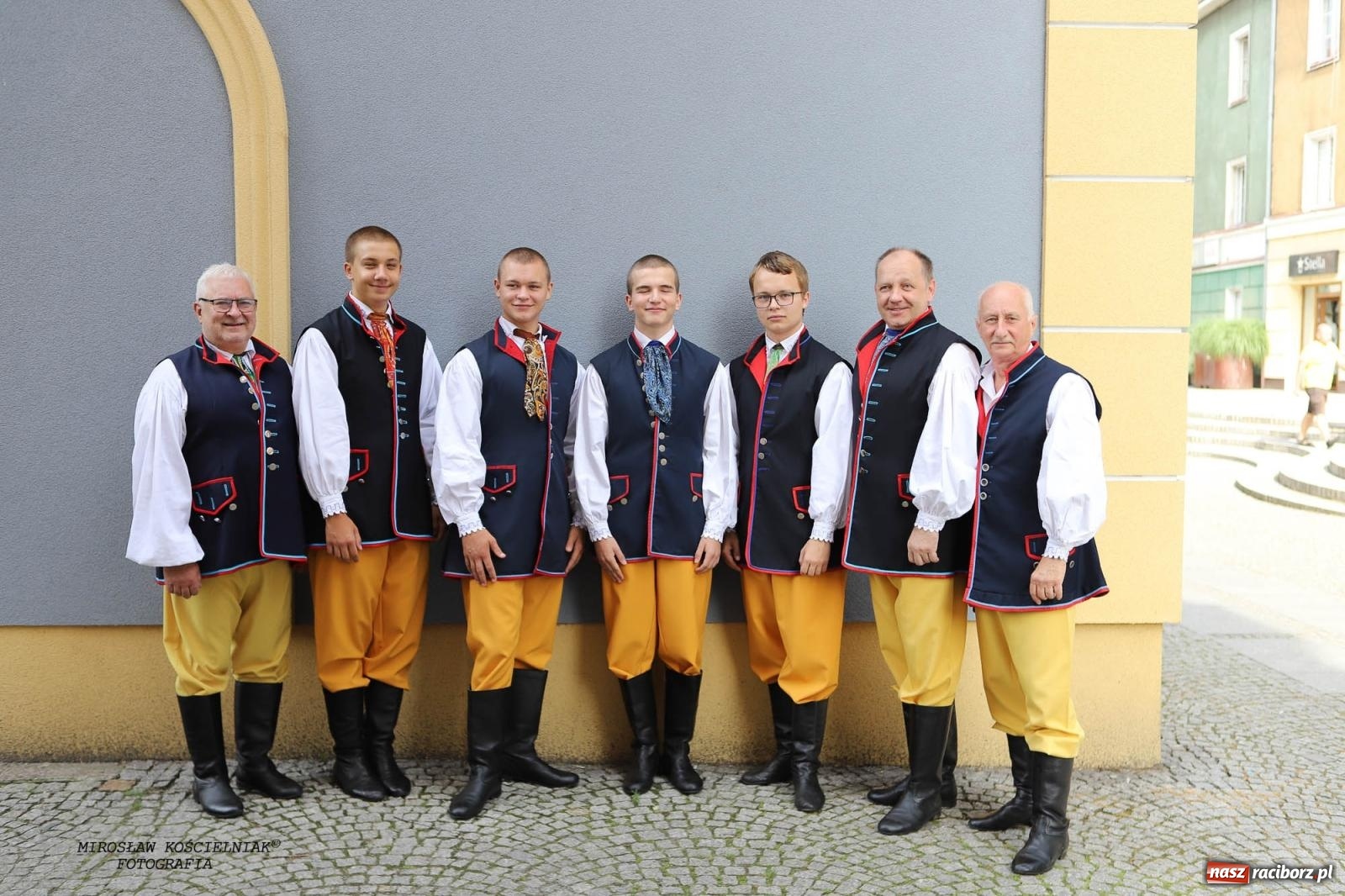 Zdjęcie w galerii na portalu naszraciborz.pl: Pytanie na Śniadanie TVP w Raciborzu. Na Rynku, na zamku, w grodzie i arboretum [FOTO] wiadomości z regionu