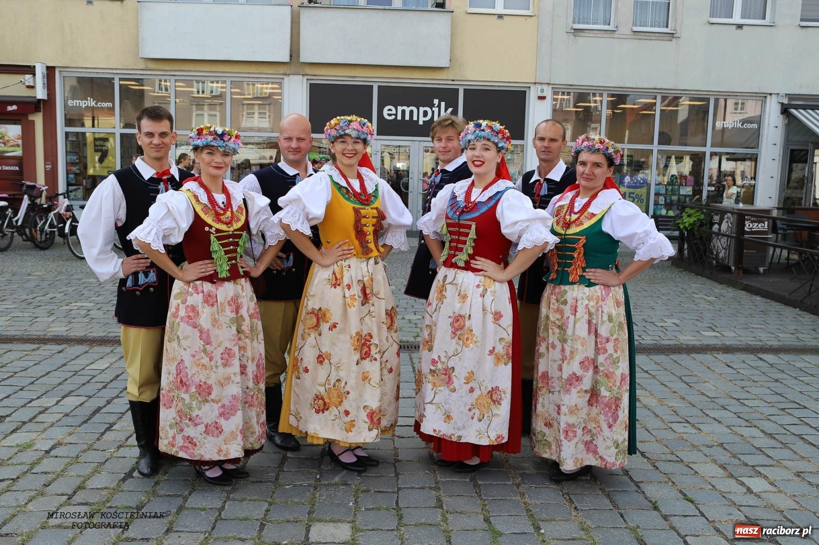 Zdjęcie w galerii na portalu naszraciborz.pl: Pytanie na Śniadanie TVP w Raciborzu. Na Rynku, na zamku, w grodzie i arboretum [FOTO] wiadomości z regionu
