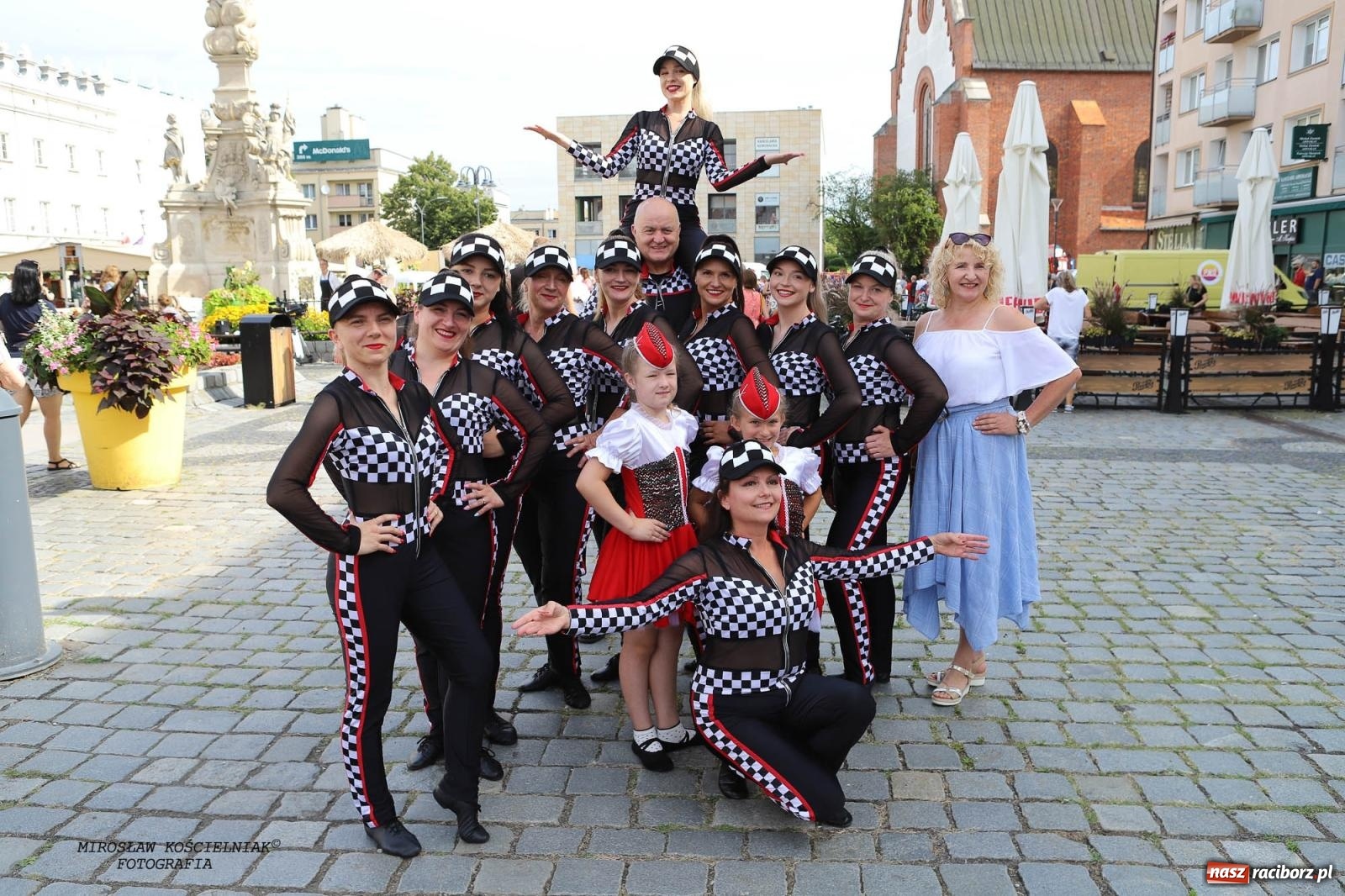 Zdjęcie w galerii na portalu naszraciborz.pl: Pytanie na Śniadanie TVP w Raciborzu. Na Rynku, na zamku, w grodzie i arboretum [FOTO] wiadomości z regionu