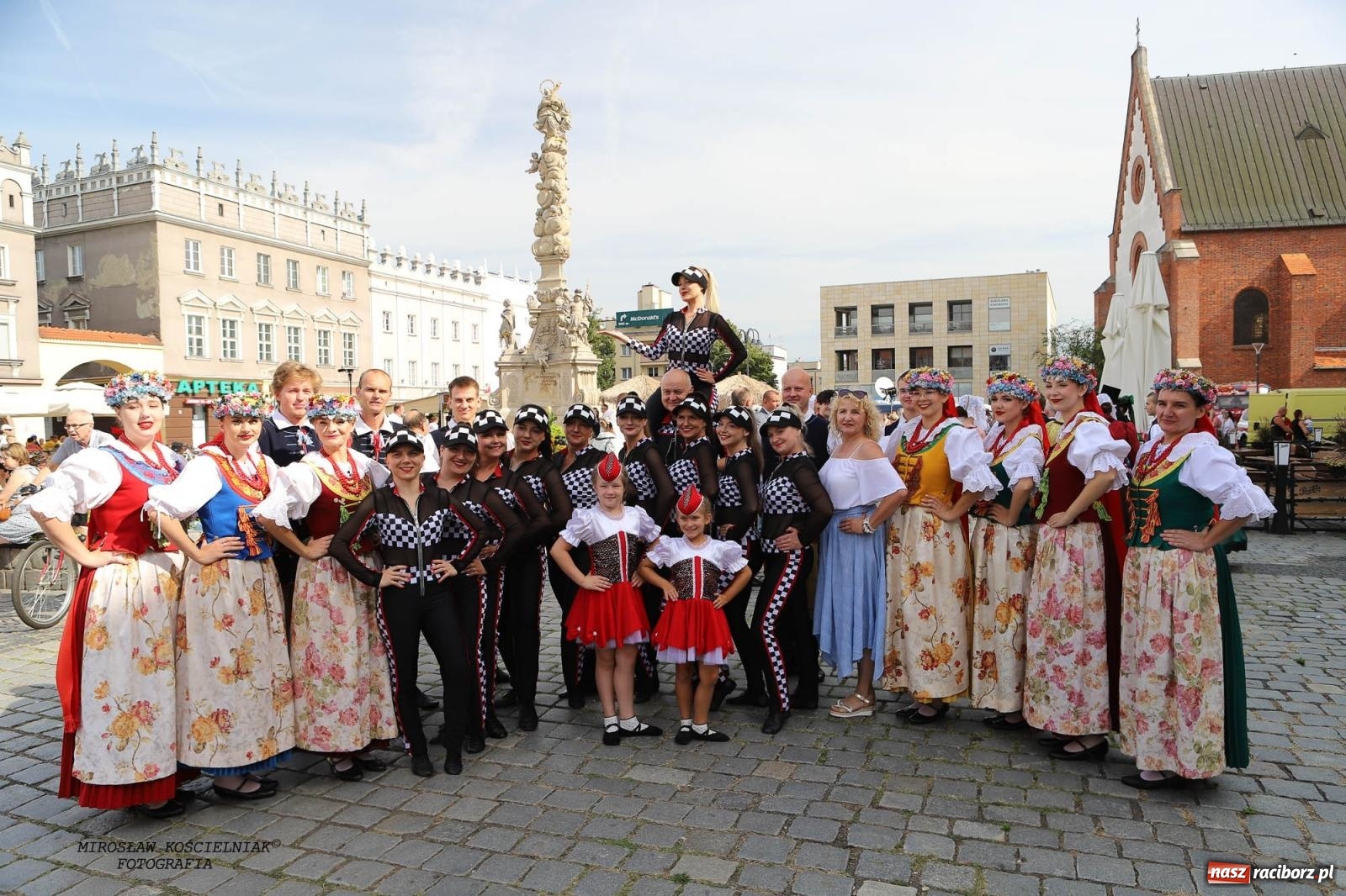 Zdjęcie w galerii na portalu naszraciborz.pl: Pytanie na Śniadanie TVP w Raciborzu. Na Rynku, na zamku, w grodzie i arboretum [FOTO] wiadomości z regionu