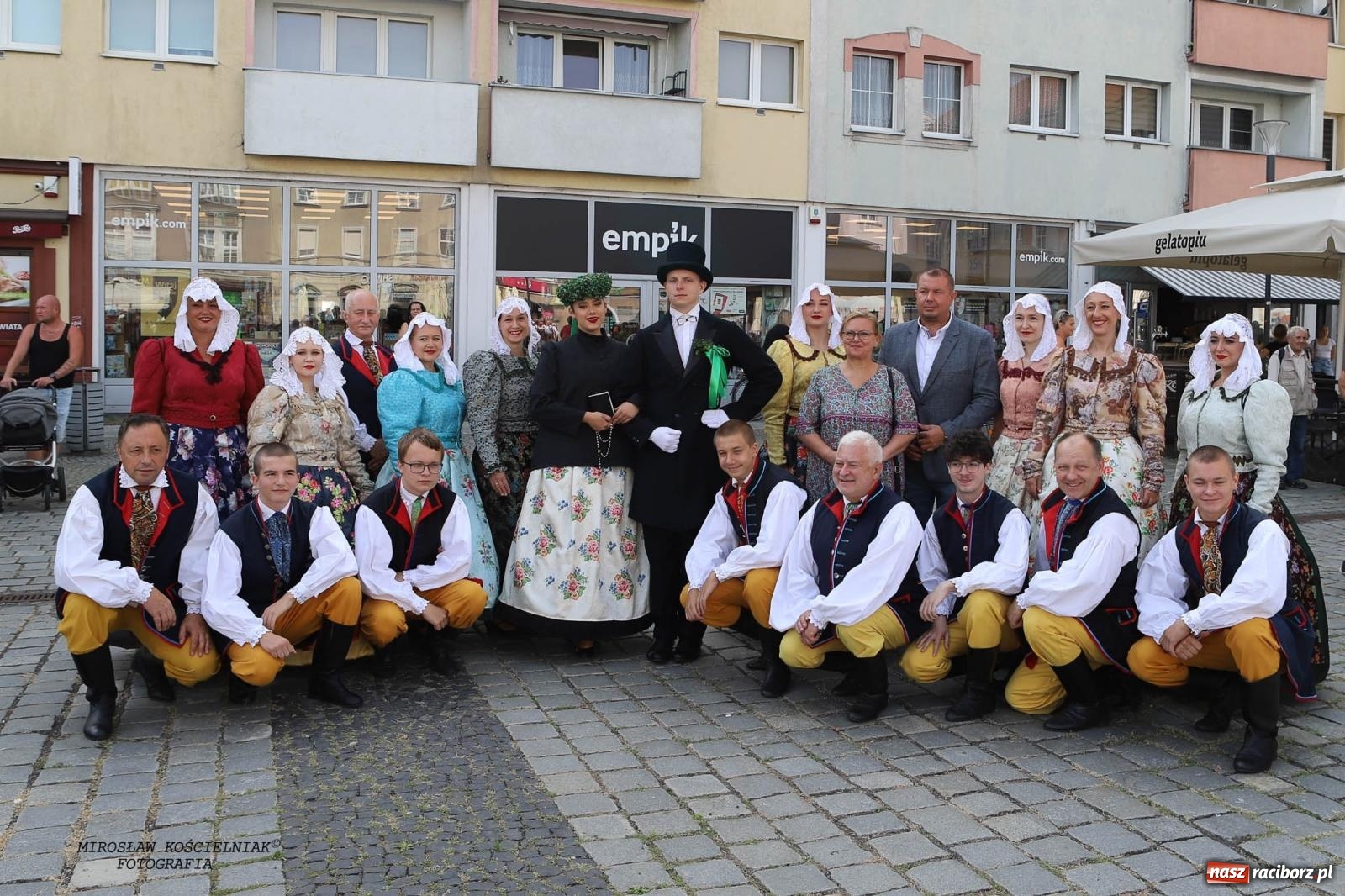 Zdjęcie w galerii na portalu naszraciborz.pl: Pytanie na Śniadanie TVP w Raciborzu. Na Rynku, na zamku, w grodzie i arboretum [FOTO] wiadomości z regionu