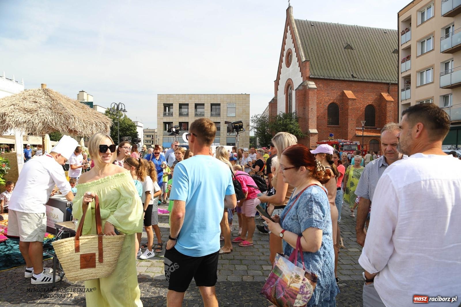 Zdjęcie w galerii na portalu naszraciborz.pl: Pytanie na Śniadanie TVP w Raciborzu. Na Rynku, na zamku, w grodzie i arboretum [FOTO] wiadomości z regionu