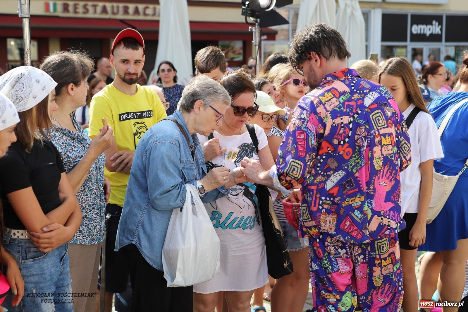 Zdjęcie w galerii na portalu naszraciborz.pl: Pytanie na Śniadanie TVP w Raciborzu. Na Rynku, na zamku, w grodzie i arboretum [FOTO] wiadomości z regionu
