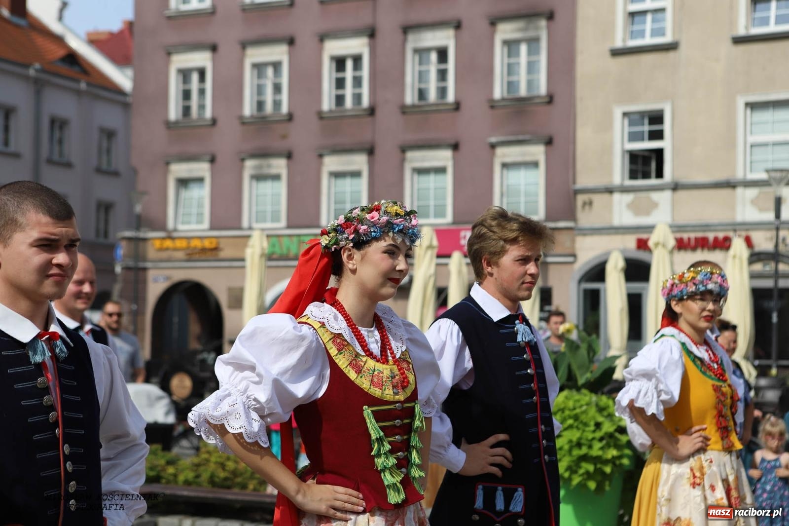 Zdjęcie w galerii na portalu naszraciborz.pl: Pytanie na Śniadanie TVP w Raciborzu. Na Rynku, na zamku, w grodzie i arboretum [FOTO] wiadomości z regionu