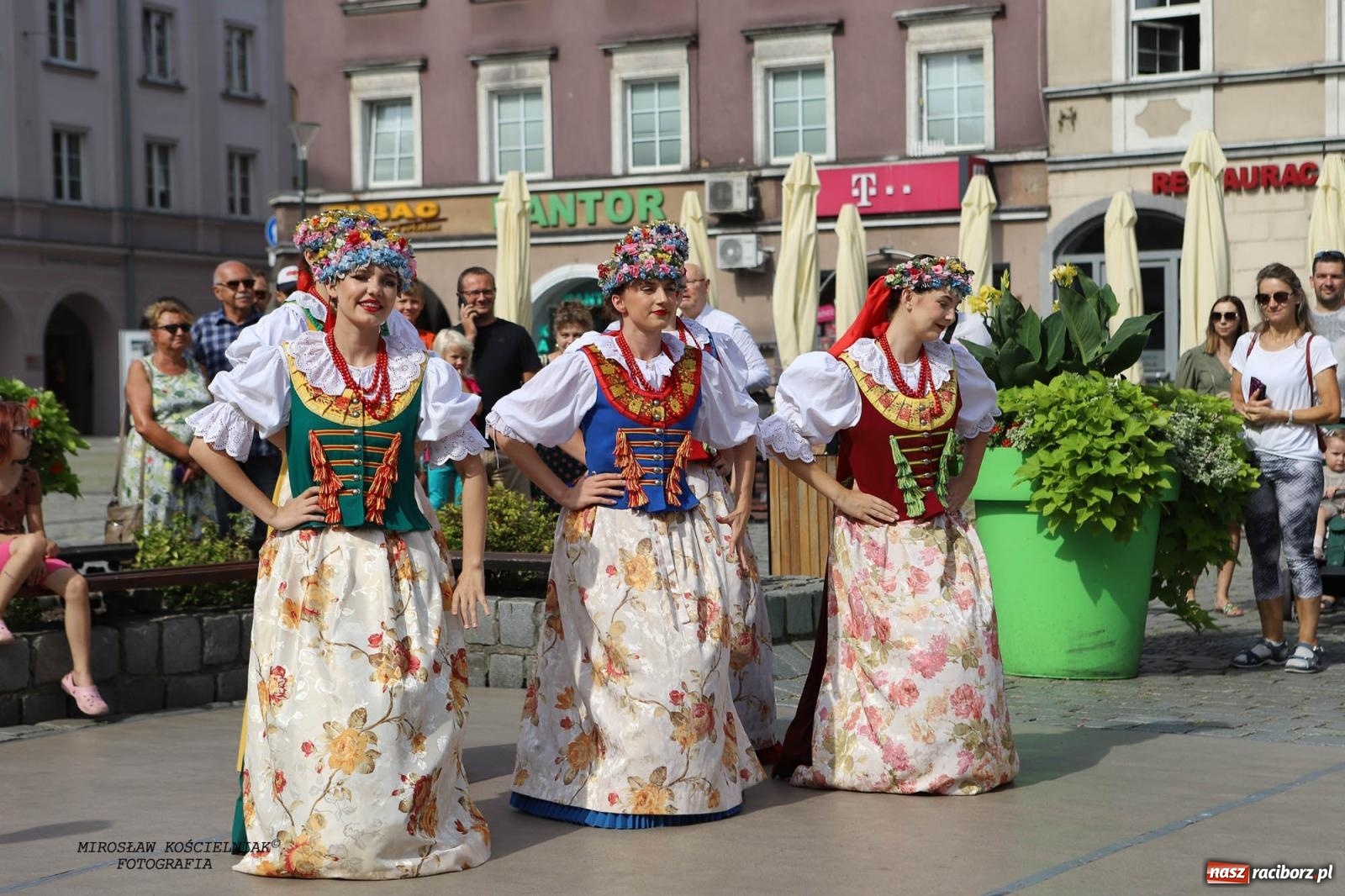 Zdjęcie w galerii na portalu naszraciborz.pl: Pytanie na Śniadanie TVP w Raciborzu. Na Rynku, na zamku, w grodzie i arboretum [FOTO] wiadomości z regionu