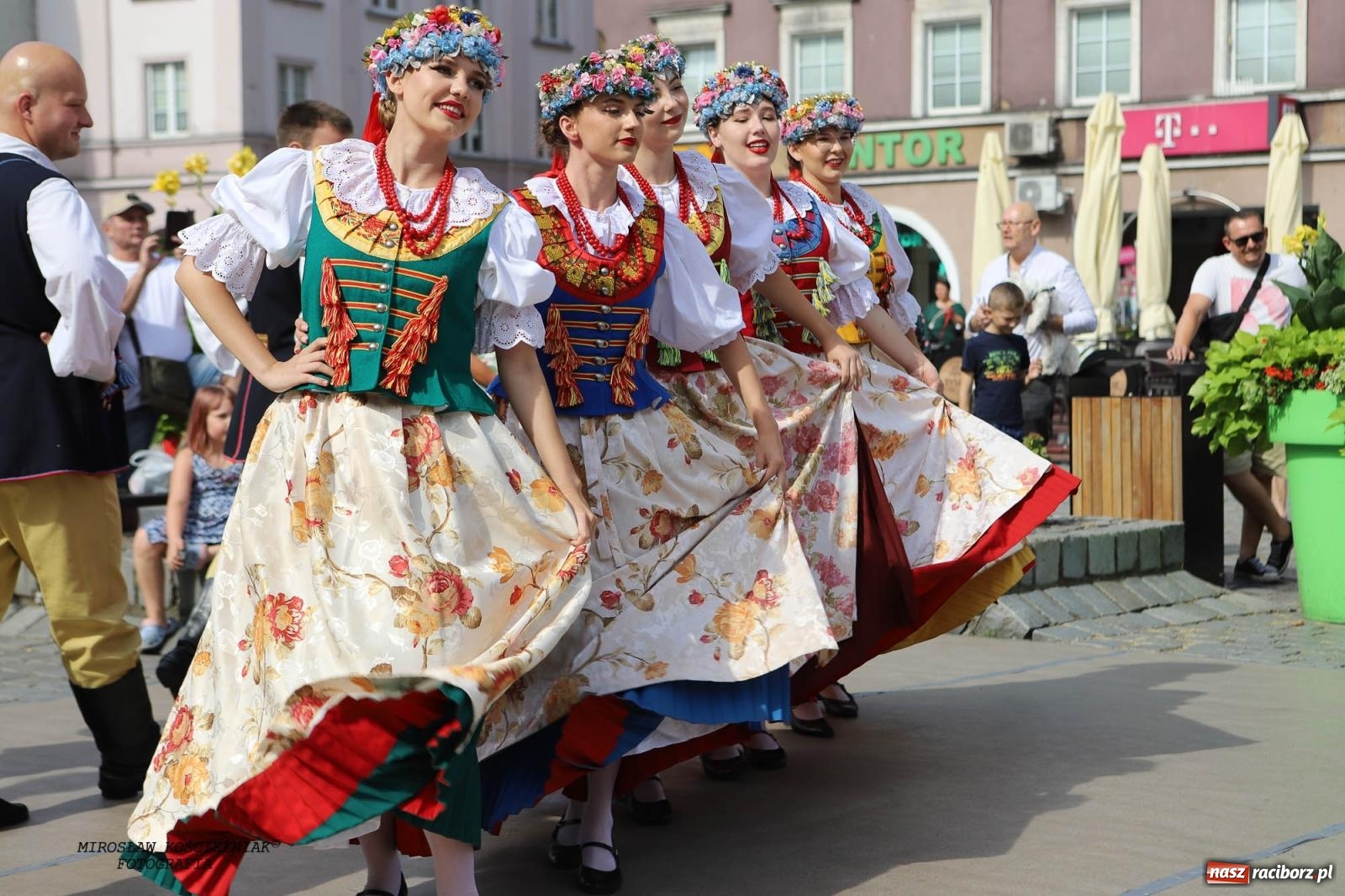 Zdjęcie w galerii na portalu naszraciborz.pl: Pytanie na Śniadanie TVP w Raciborzu. Na Rynku, na zamku, w grodzie i arboretum [FOTO] wiadomości z regionu