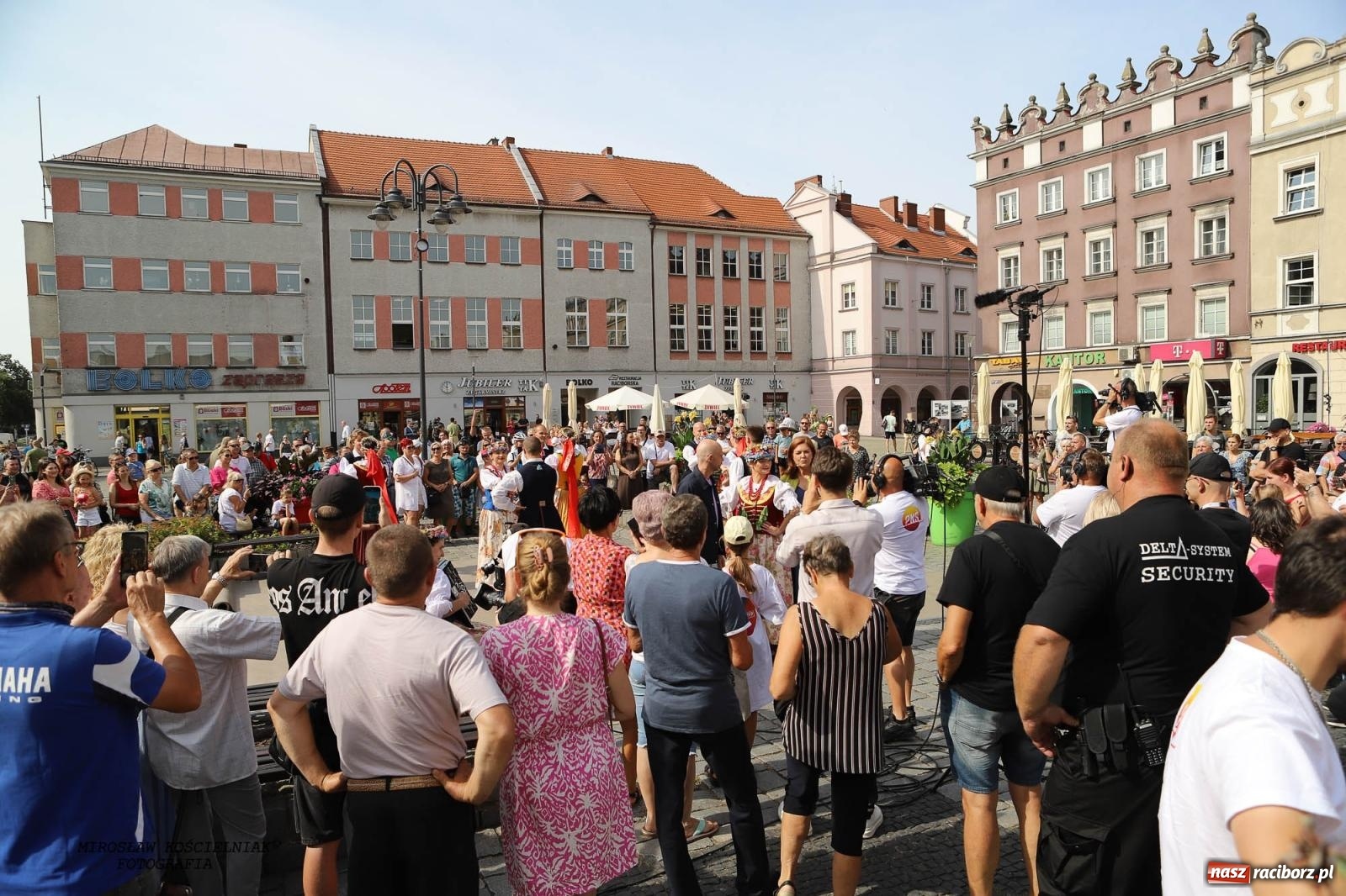 Zdjęcie w galerii na portalu naszraciborz.pl: Pytanie na Śniadanie TVP w Raciborzu. Na Rynku, na zamku, w grodzie i arboretum [FOTO] wiadomości z regionu