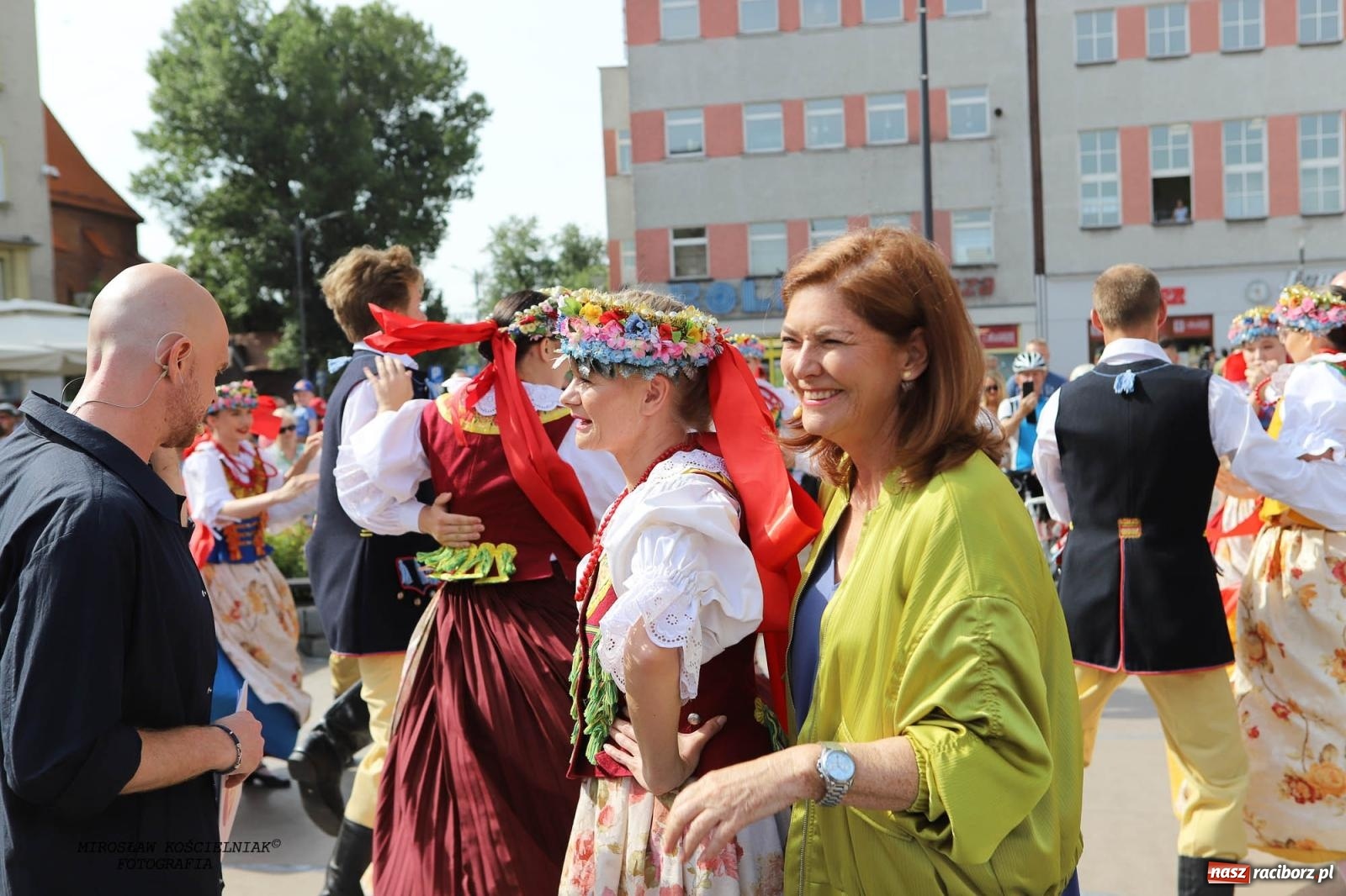 Zdjęcie w galerii na portalu naszraciborz.pl: Pytanie na Śniadanie TVP w Raciborzu. Na Rynku, na zamku, w grodzie i arboretum [FOTO] wiadomości z regionu