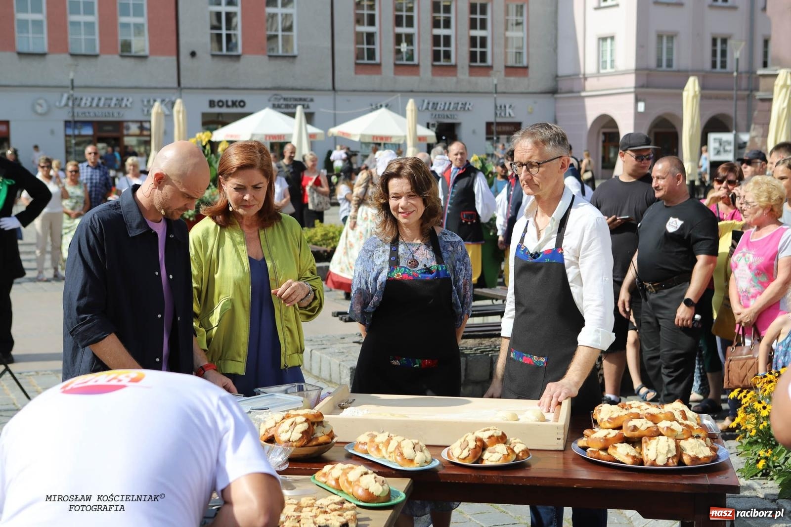 Zdjęcie w galerii na portalu naszraciborz.pl: Pytanie na Śniadanie TVP w Raciborzu. Na Rynku, na zamku, w grodzie i arboretum [FOTO] wiadomości z regionu