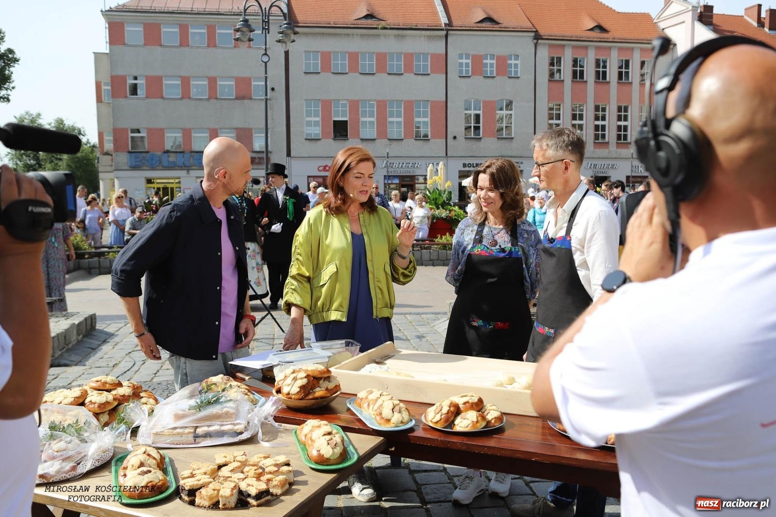 Zdjęcie w galerii na portalu naszraciborz.pl: Pytanie na Śniadanie TVP w Raciborzu. Na Rynku, na zamku, w grodzie i arboretum [FOTO] wiadomości z regionu
