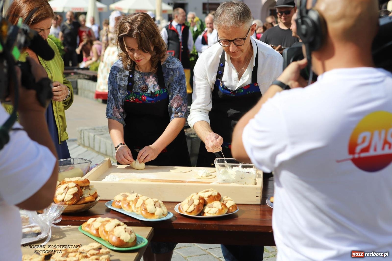 Zdjęcie w galerii na portalu naszraciborz.pl: Pytanie na Śniadanie TVP w Raciborzu. Na Rynku, na zamku, w grodzie i arboretum [FOTO] wiadomości z regionu