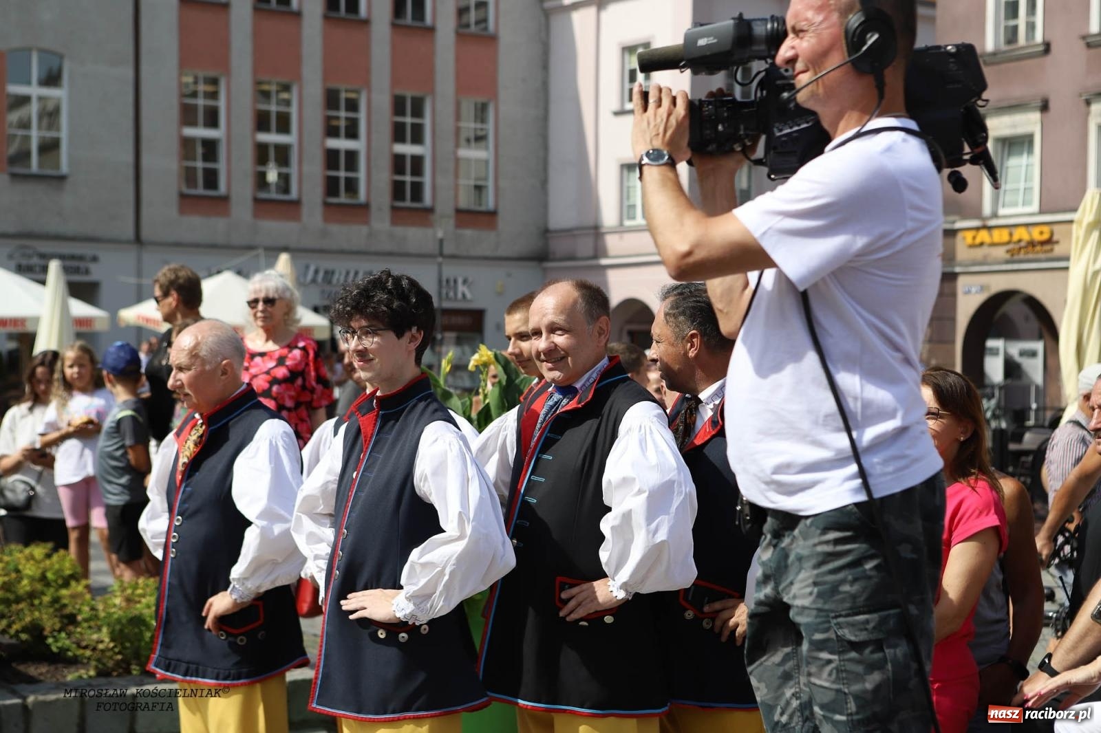 Zdjęcie w galerii na portalu naszraciborz.pl: Pytanie na Śniadanie TVP w Raciborzu. Na Rynku, na zamku, w grodzie i arboretum [FOTO] wiadomości z regionu