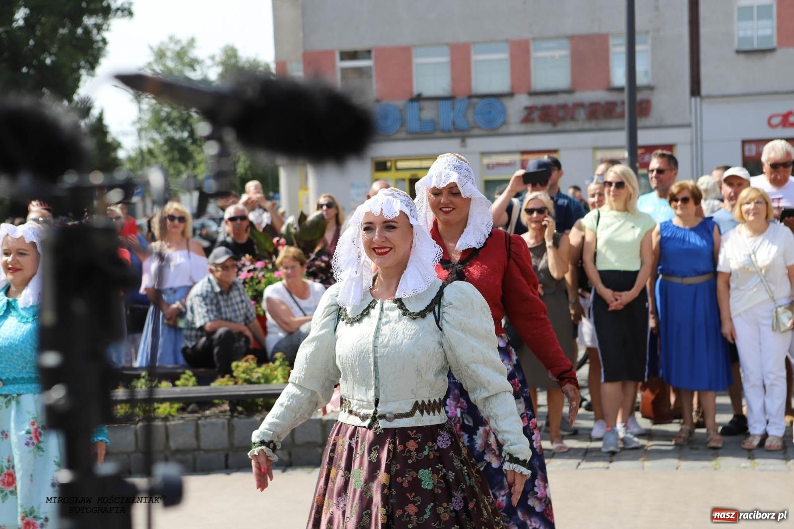 Zdjęcie w galerii na portalu naszraciborz.pl: Pytanie na Śniadanie TVP w Raciborzu. Na Rynku, na zamku, w grodzie i arboretum [FOTO] wiadomości z regionu