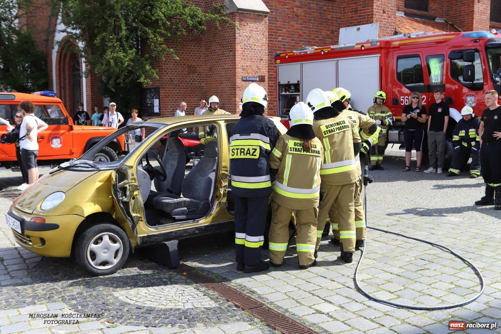 Zdjęcie w galerii na portalu naszraciborz.pl: Pytanie na Śniadanie TVP w Raciborzu. Na Rynku, na zamku, w grodzie i arboretum [FOTO] wiadomości z regionu