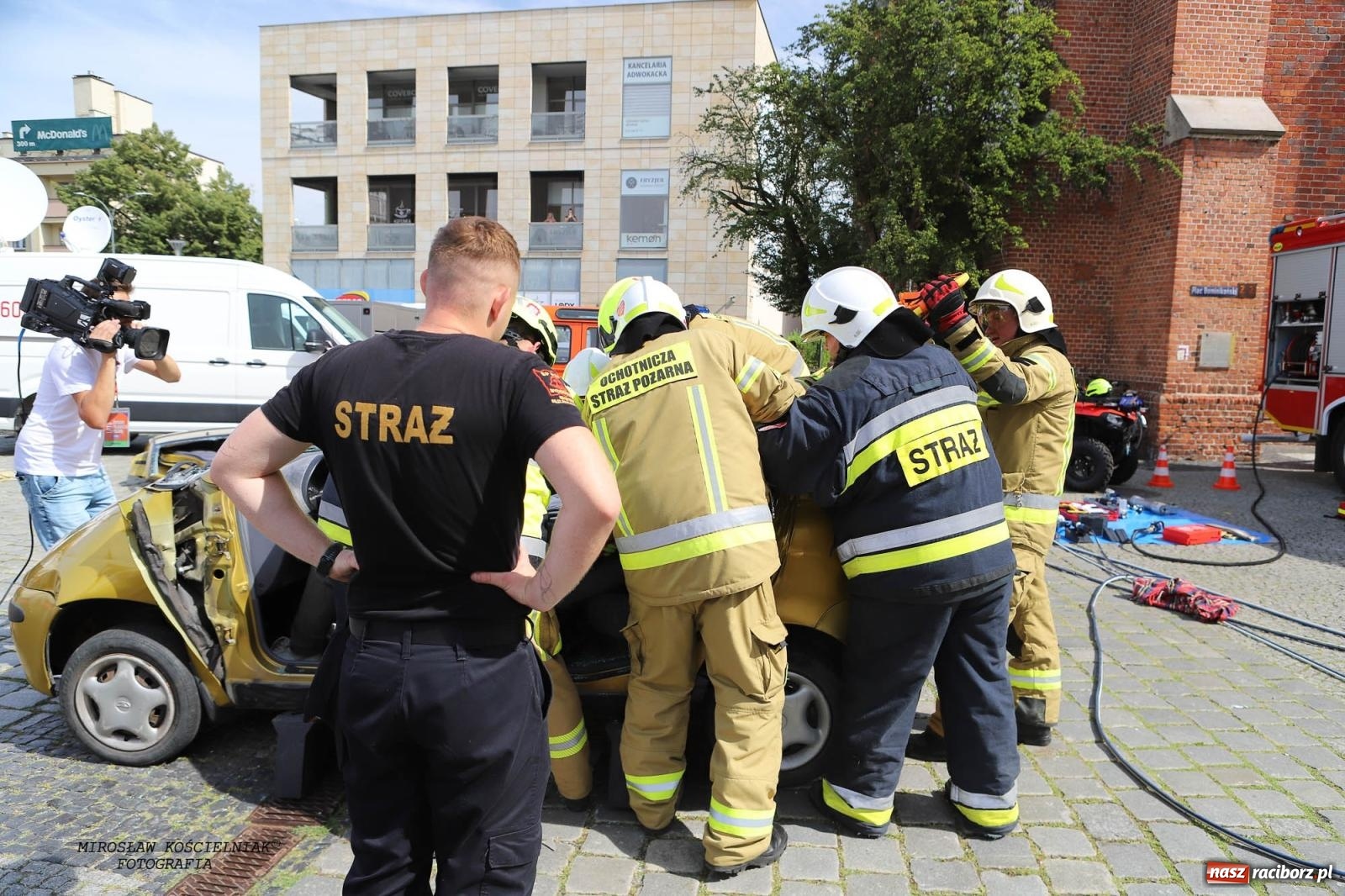 Zdjęcie w galerii na portalu naszraciborz.pl: Pytanie na Śniadanie TVP w Raciborzu. Na Rynku, na zamku, w grodzie i arboretum [FOTO] wiadomości z regionu