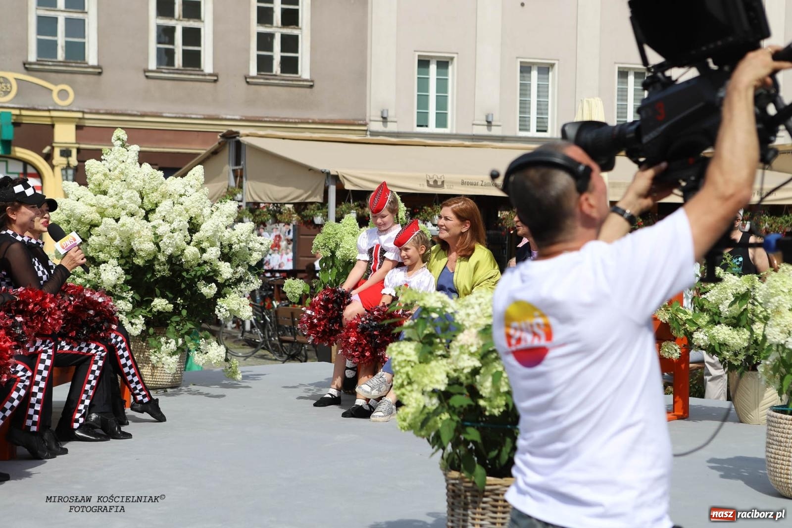 Zdjęcie w galerii na portalu naszraciborz.pl: Pytanie na Śniadanie TVP w Raciborzu. Na Rynku, na zamku, w grodzie i arboretum [FOTO] wiadomości z regionu