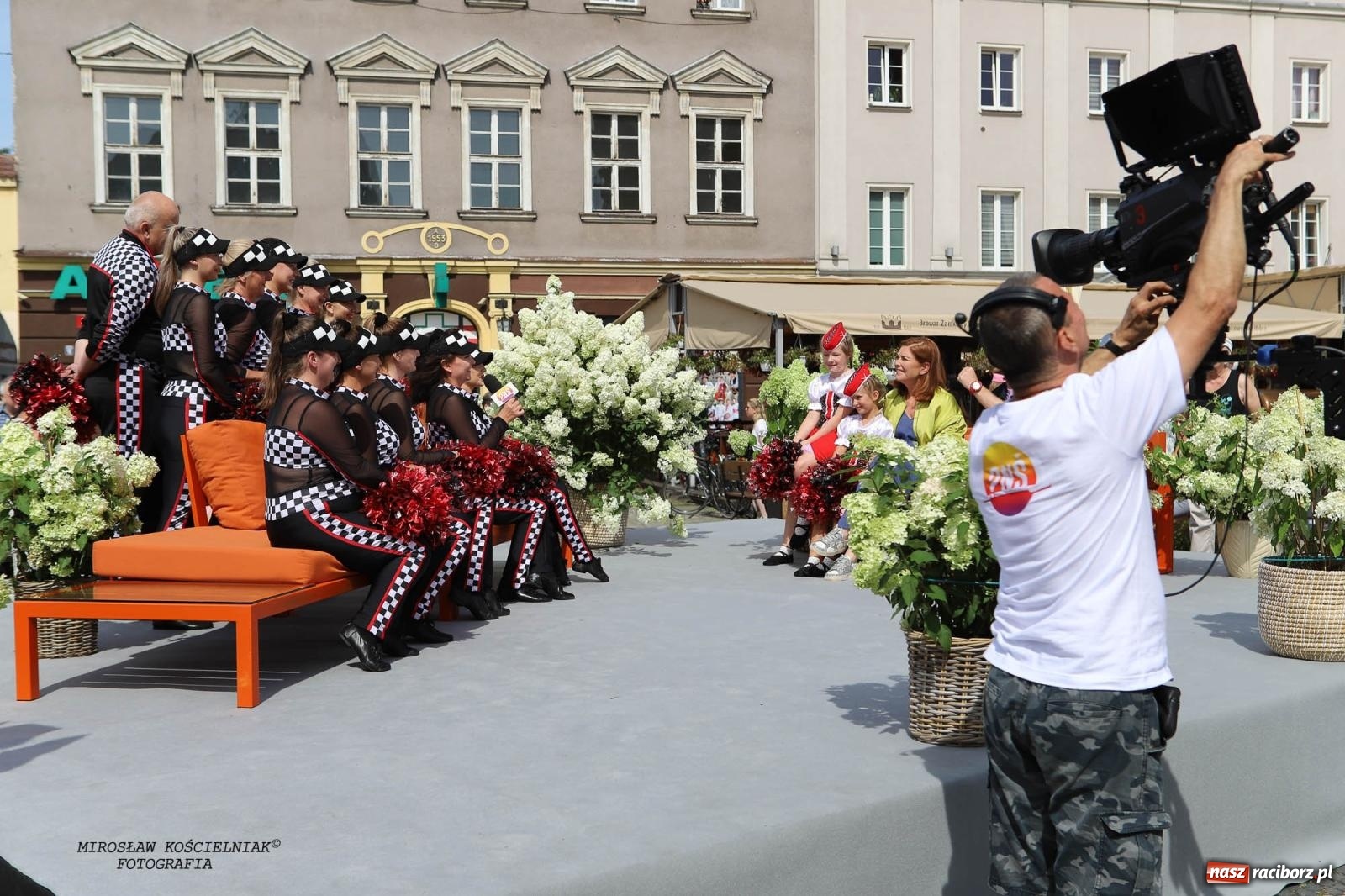 Zdjęcie w galerii na portalu naszraciborz.pl: Pytanie na Śniadanie TVP w Raciborzu. Na Rynku, na zamku, w grodzie i arboretum [FOTO] wiadomości z regionu
