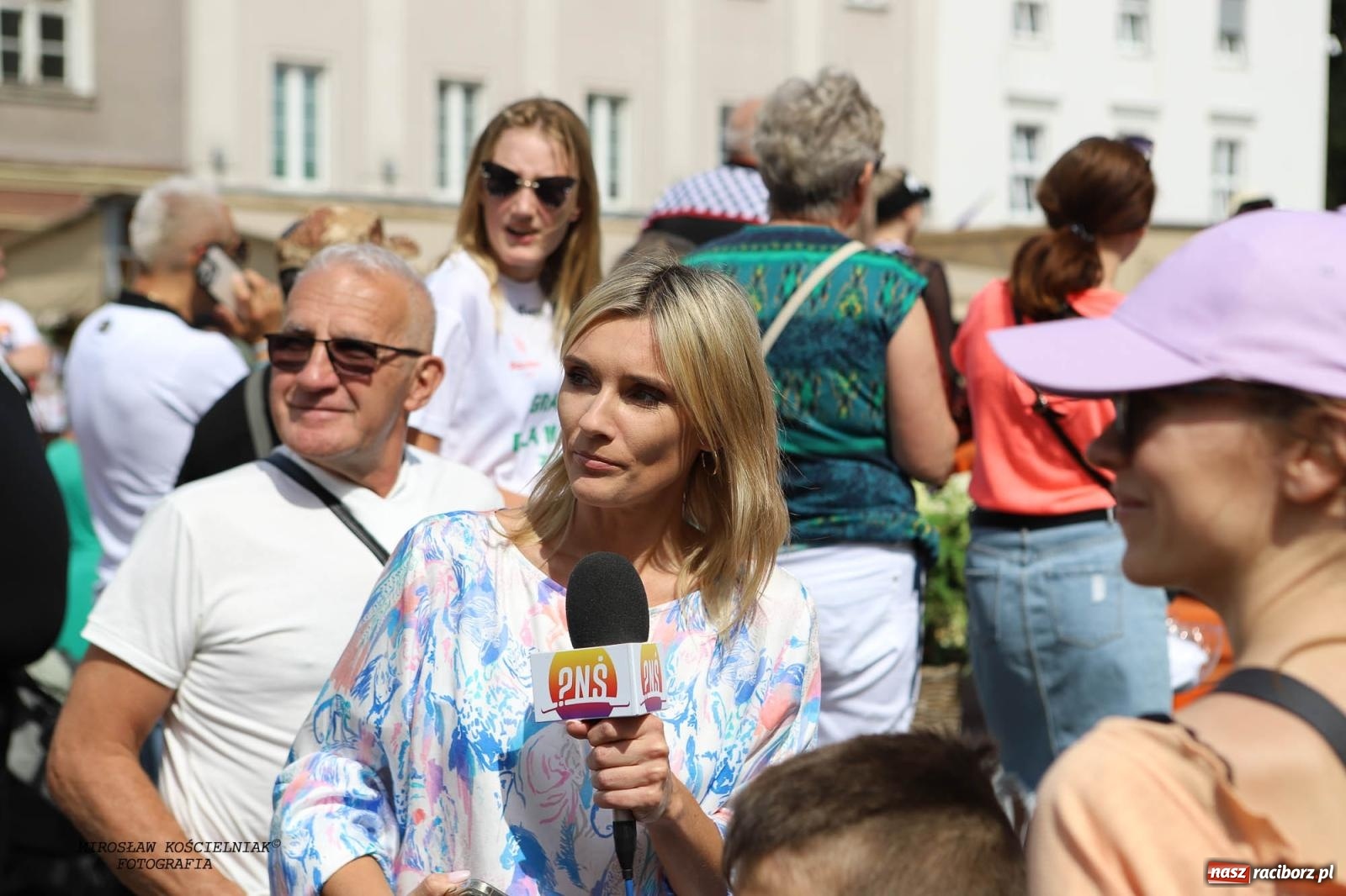 Zdjęcie w galerii na portalu naszraciborz.pl: Pytanie na Śniadanie TVP w Raciborzu. Na Rynku, na zamku, w grodzie i arboretum [FOTO] wiadomości z regionu