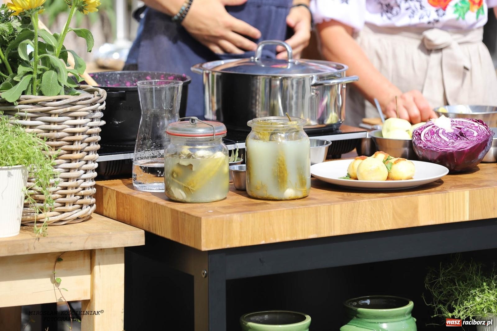 Zdjęcie w galerii na portalu naszraciborz.pl: Pytanie na Śniadanie TVP w Raciborzu. Na Rynku, na zamku, w grodzie i arboretum [FOTO] wiadomości z regionu