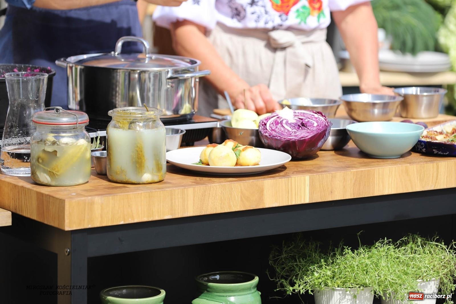 Zdjęcie w galerii na portalu naszraciborz.pl: Pytanie na Śniadanie TVP w Raciborzu. Na Rynku, na zamku, w grodzie i arboretum [FOTO] wiadomości z regionu