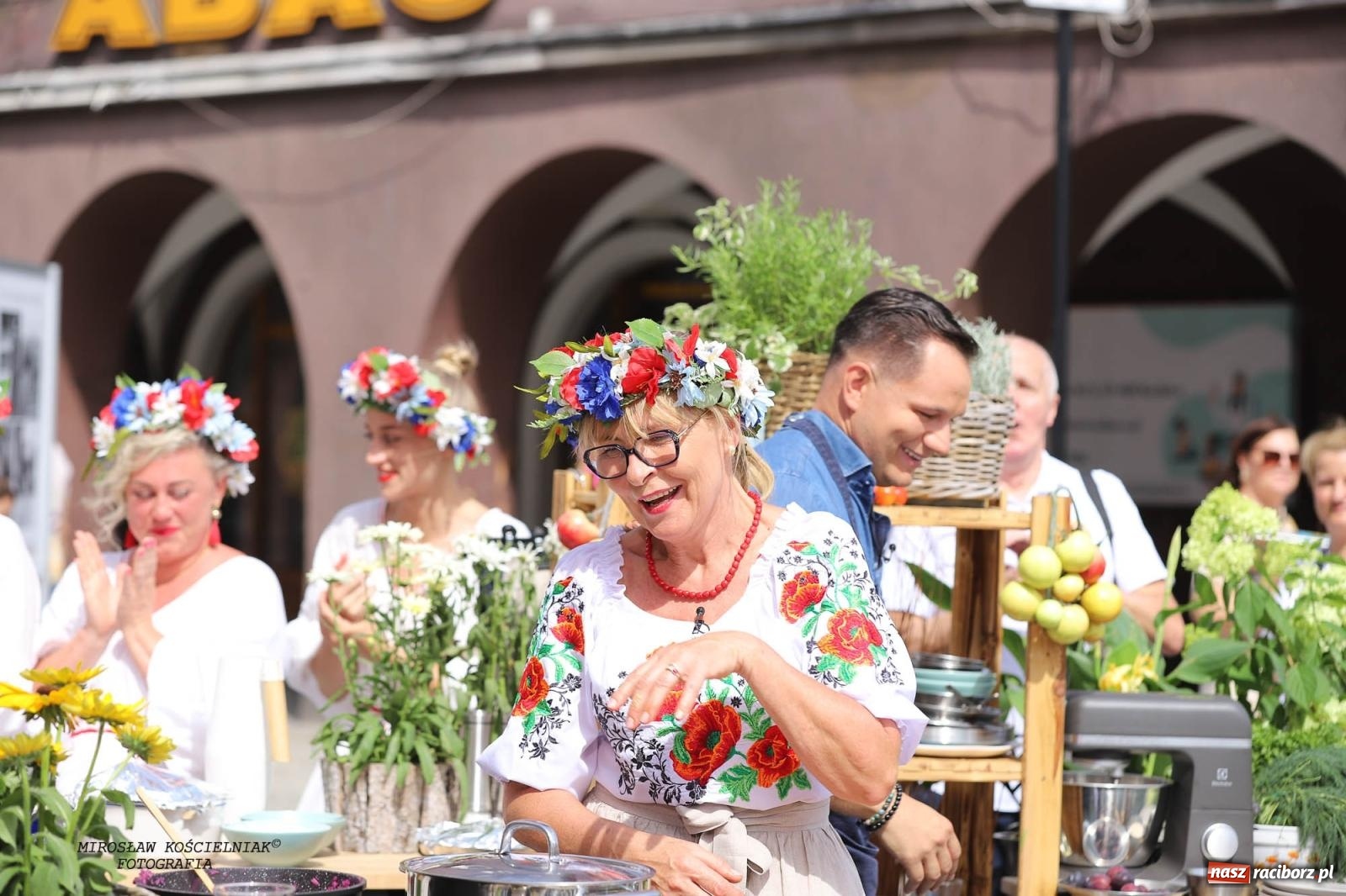 Zdjęcie w galerii na portalu naszraciborz.pl: Pytanie na Śniadanie TVP w Raciborzu. Na Rynku, na zamku, w grodzie i arboretum [FOTO] wiadomości z regionu