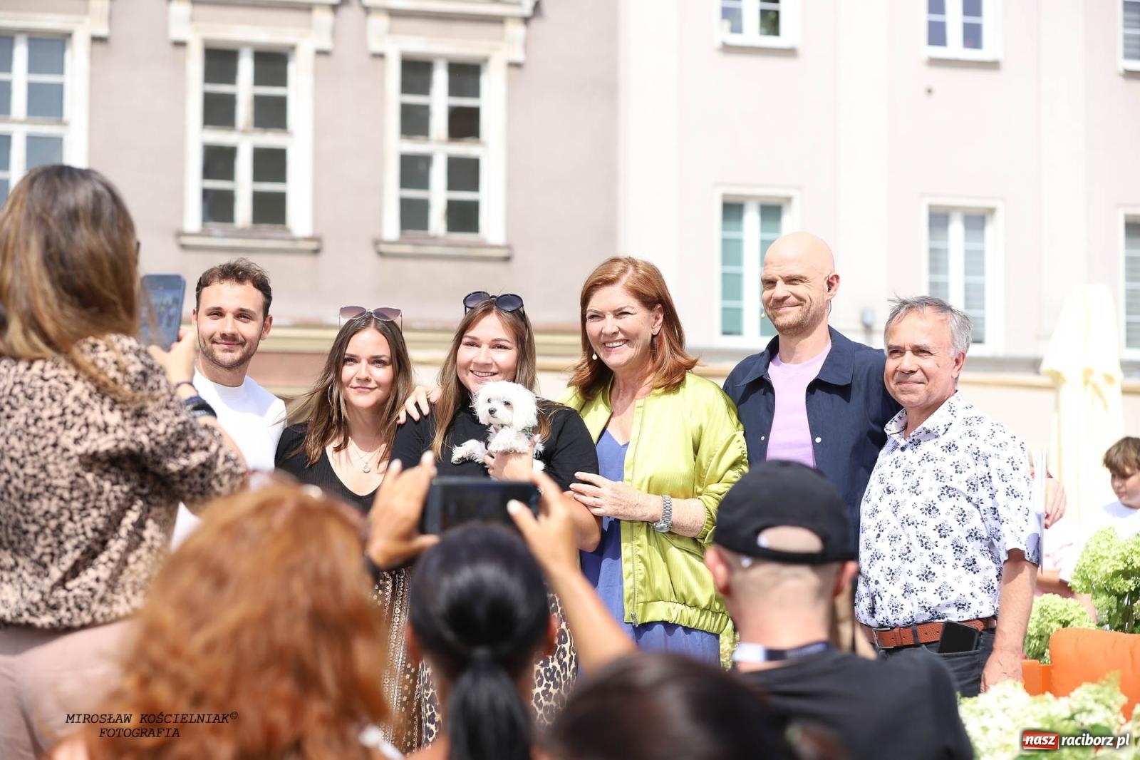 Zdjęcie w galerii na portalu naszraciborz.pl: Pytanie na Śniadanie TVP w Raciborzu. Na Rynku, na zamku, w grodzie i arboretum [FOTO] wiadomości z regionu